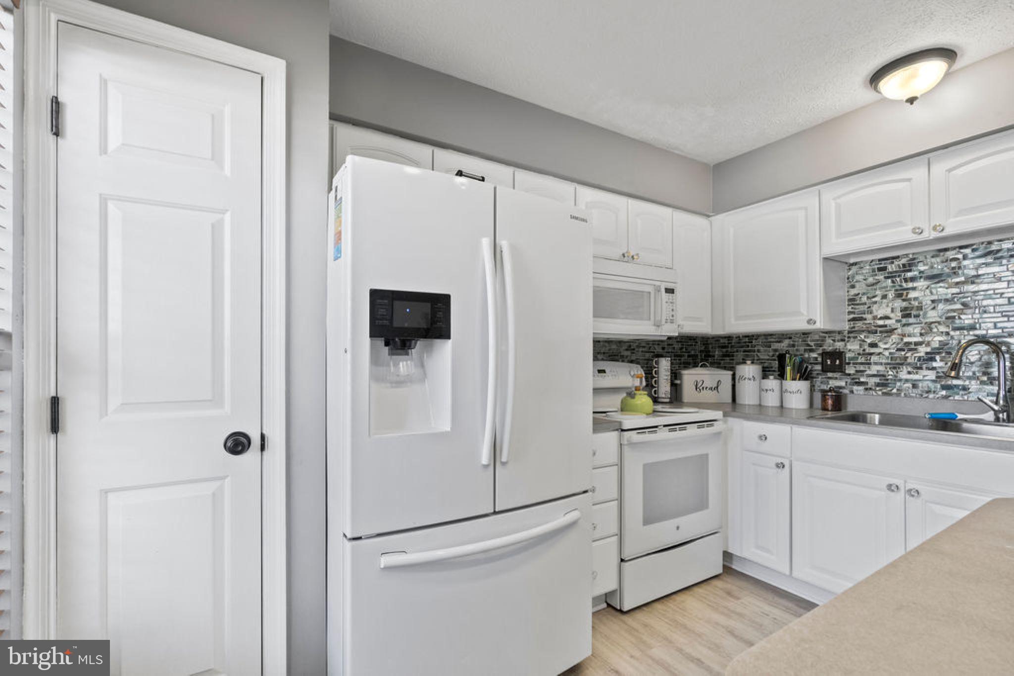 HOLLY WOODS - Residential