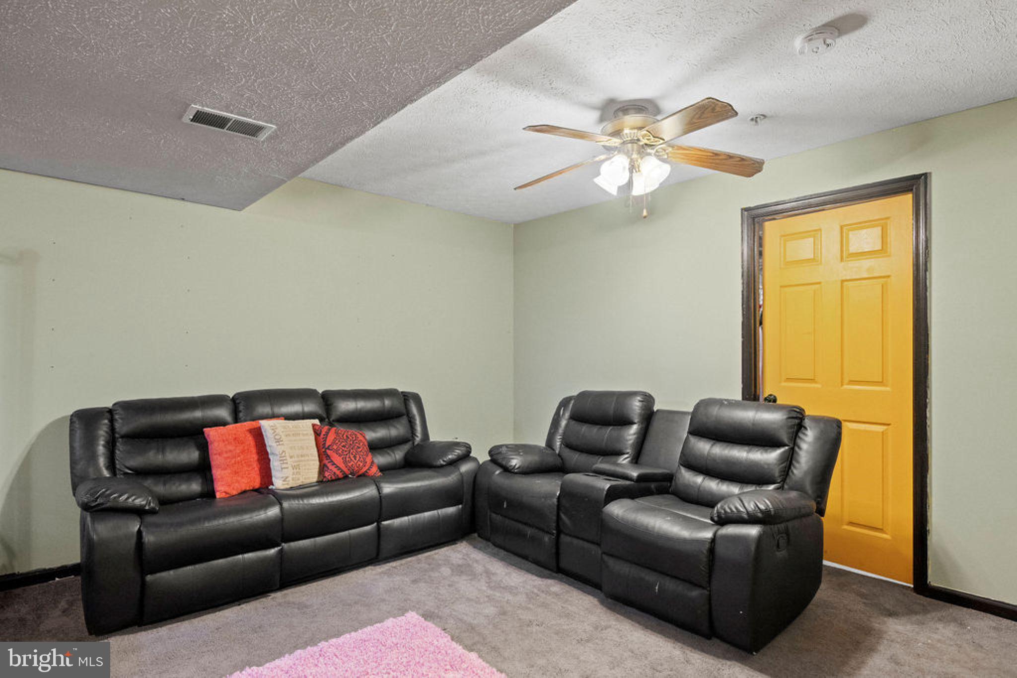 HOLLY WOODS - Residential