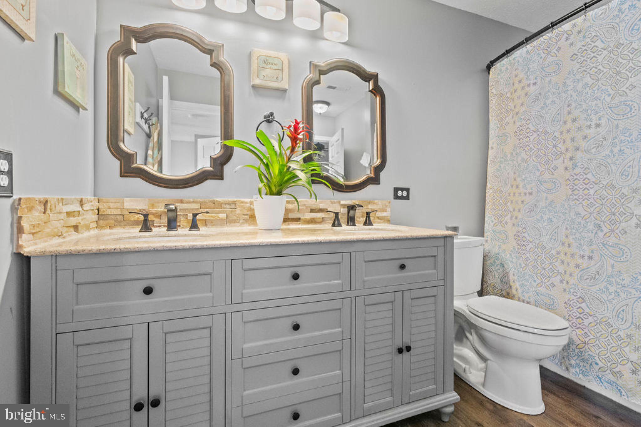 HOLLY WOODS - Residential