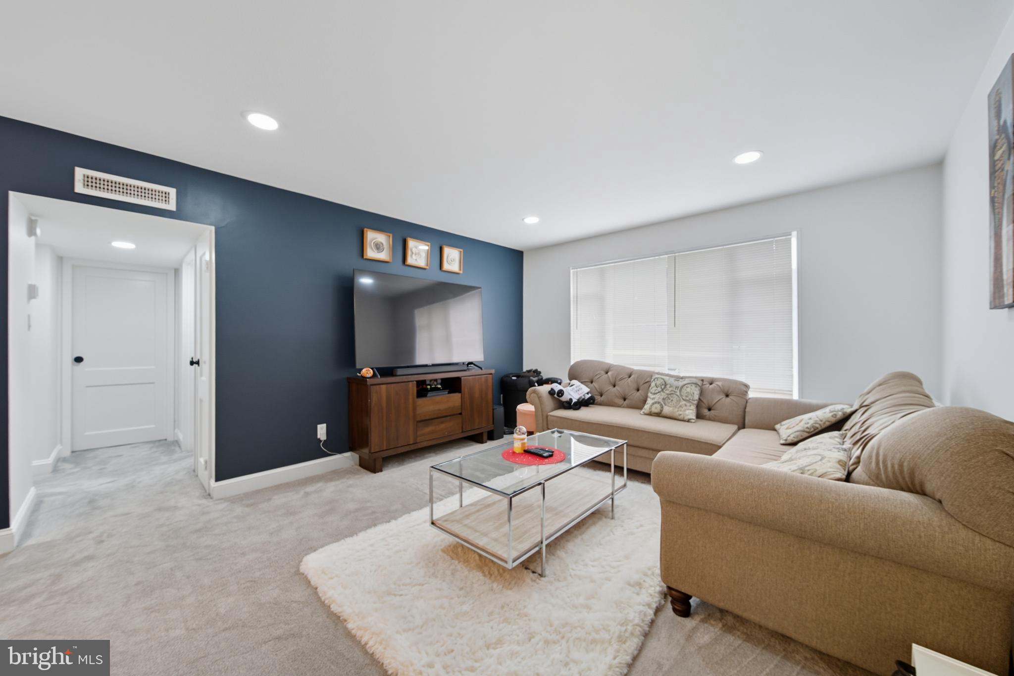 PARKSIDE CONDOMINIUMS - Residential Lease