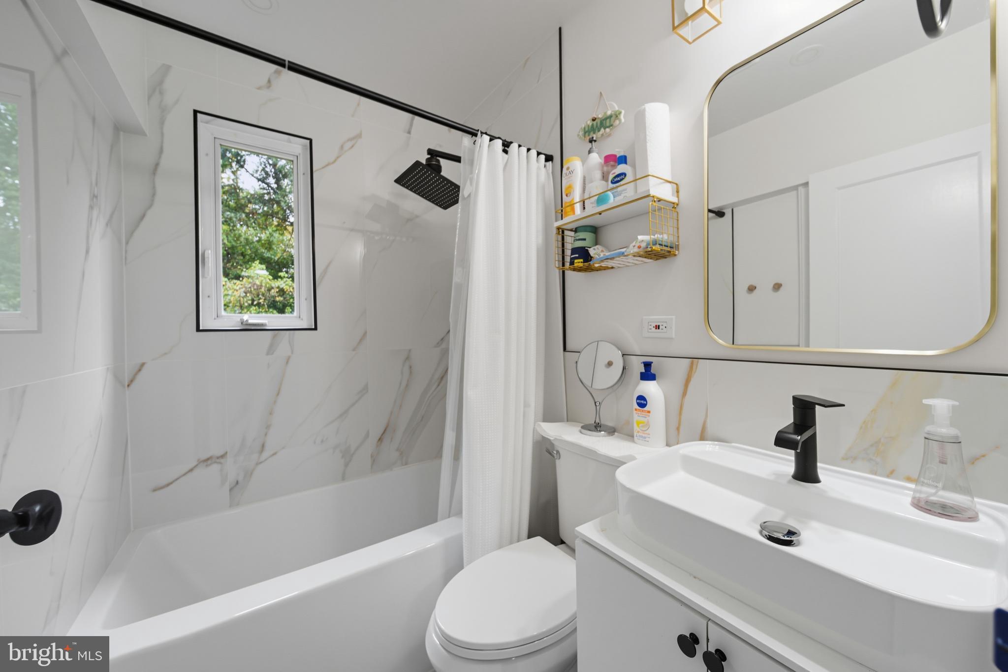 PARKSIDE CONDOMINIUMS - Residential Lease