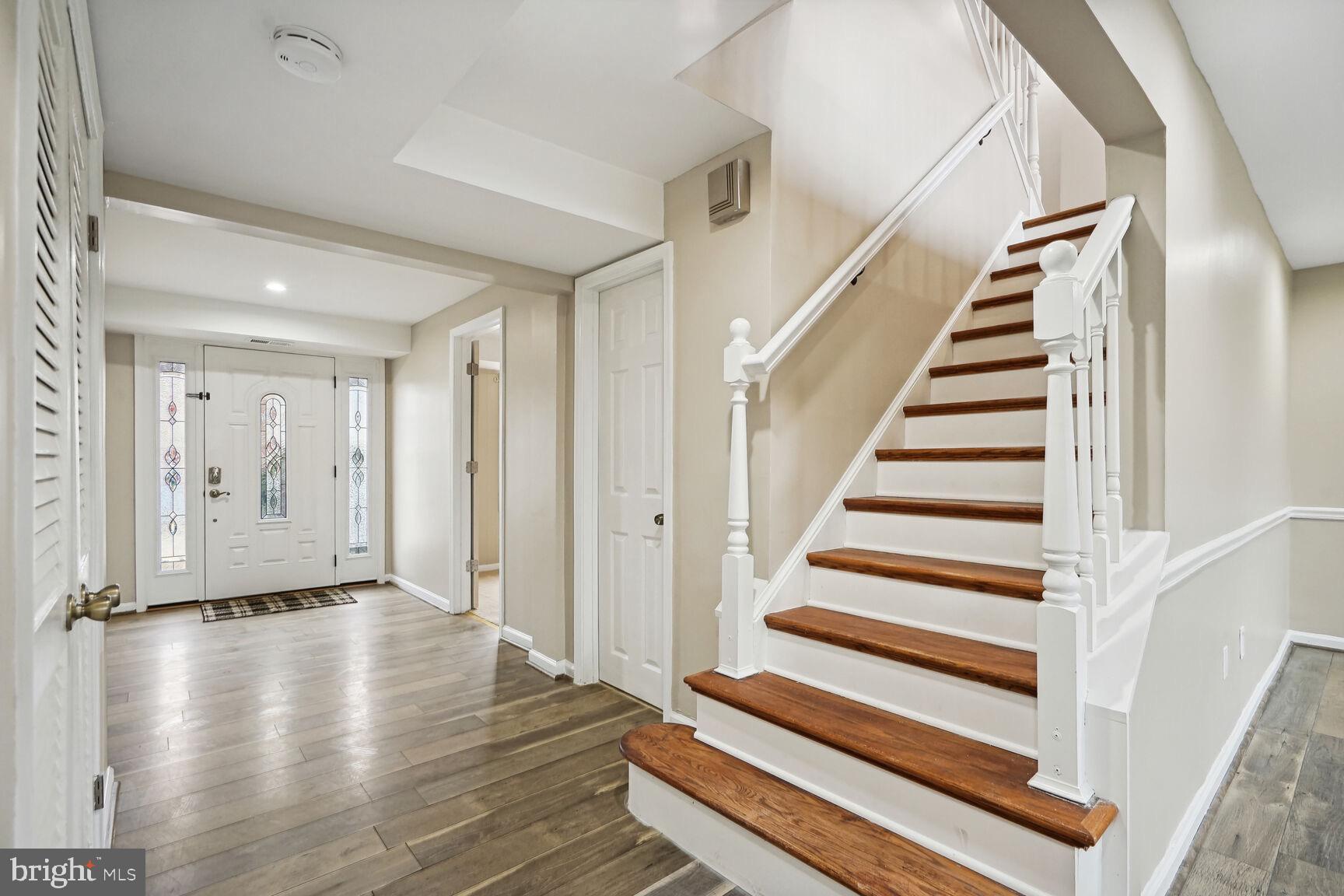 8102 PINELAKE COURT