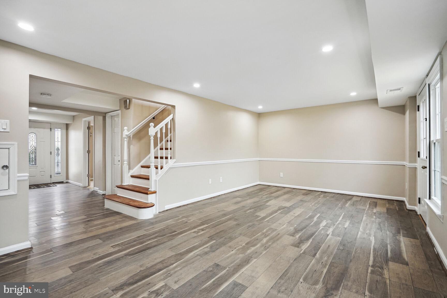 8102 PINELAKE COURT