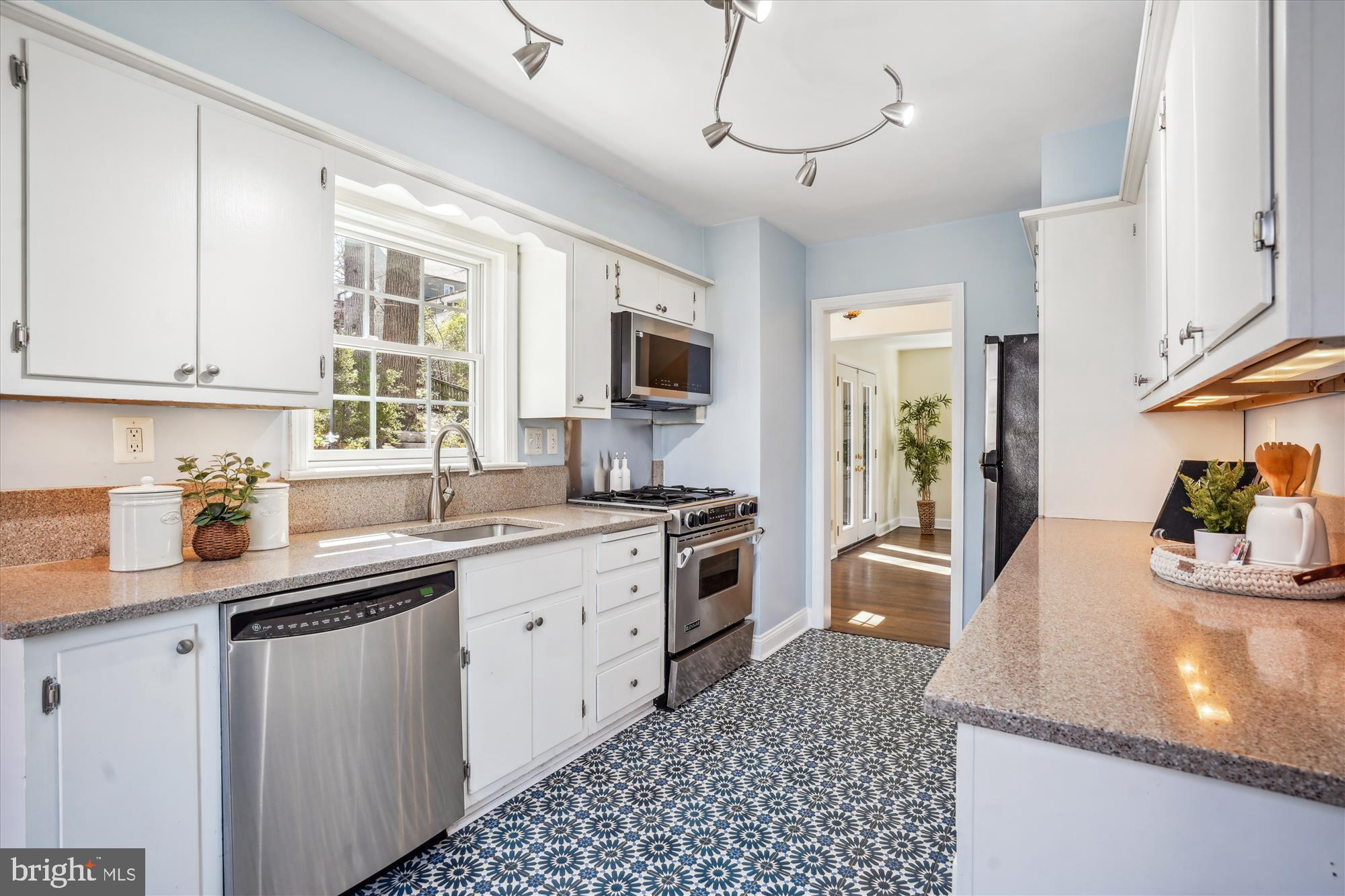 ROLLINGWOOD - Residential