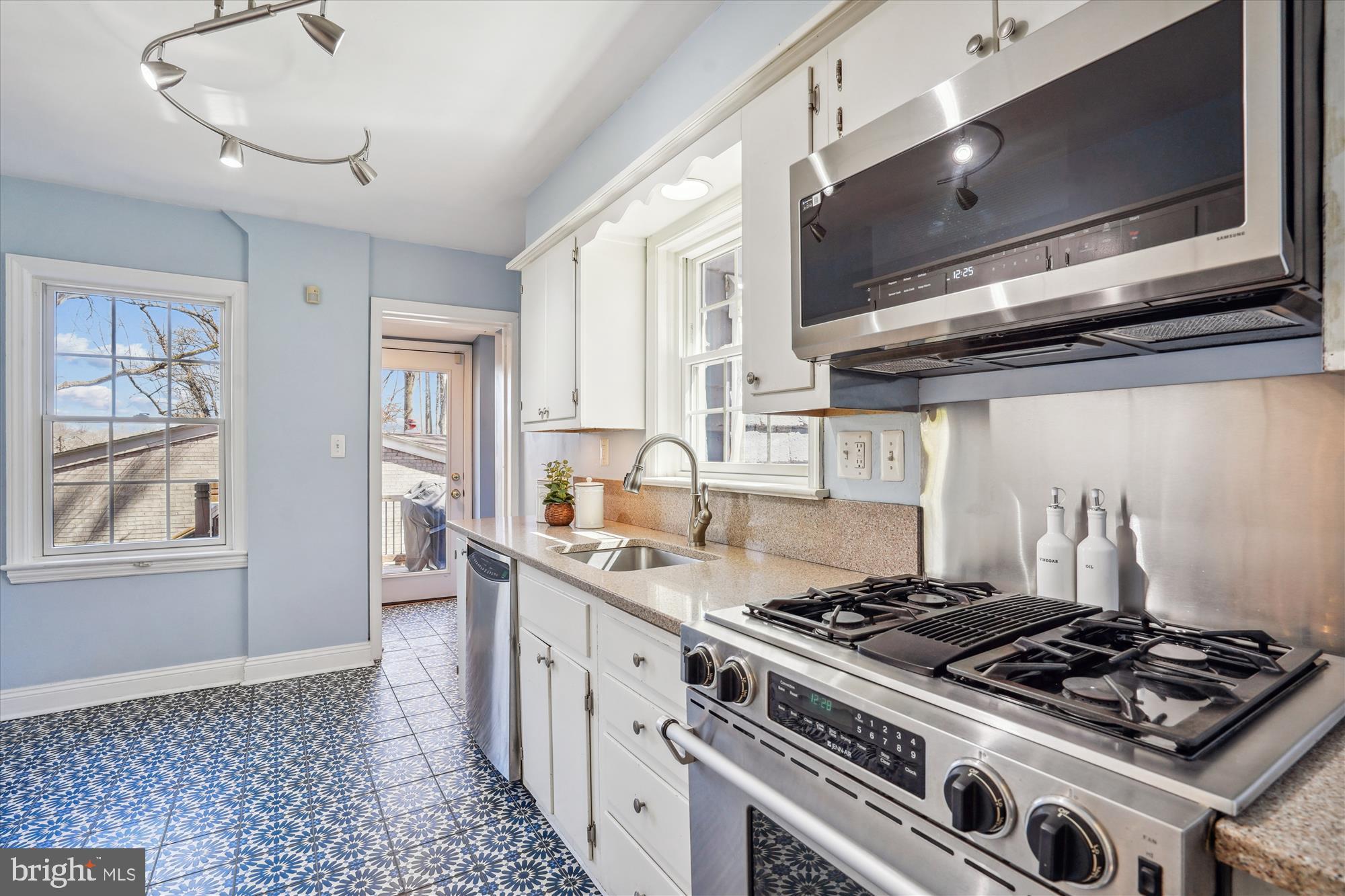 ROLLINGWOOD - Residential