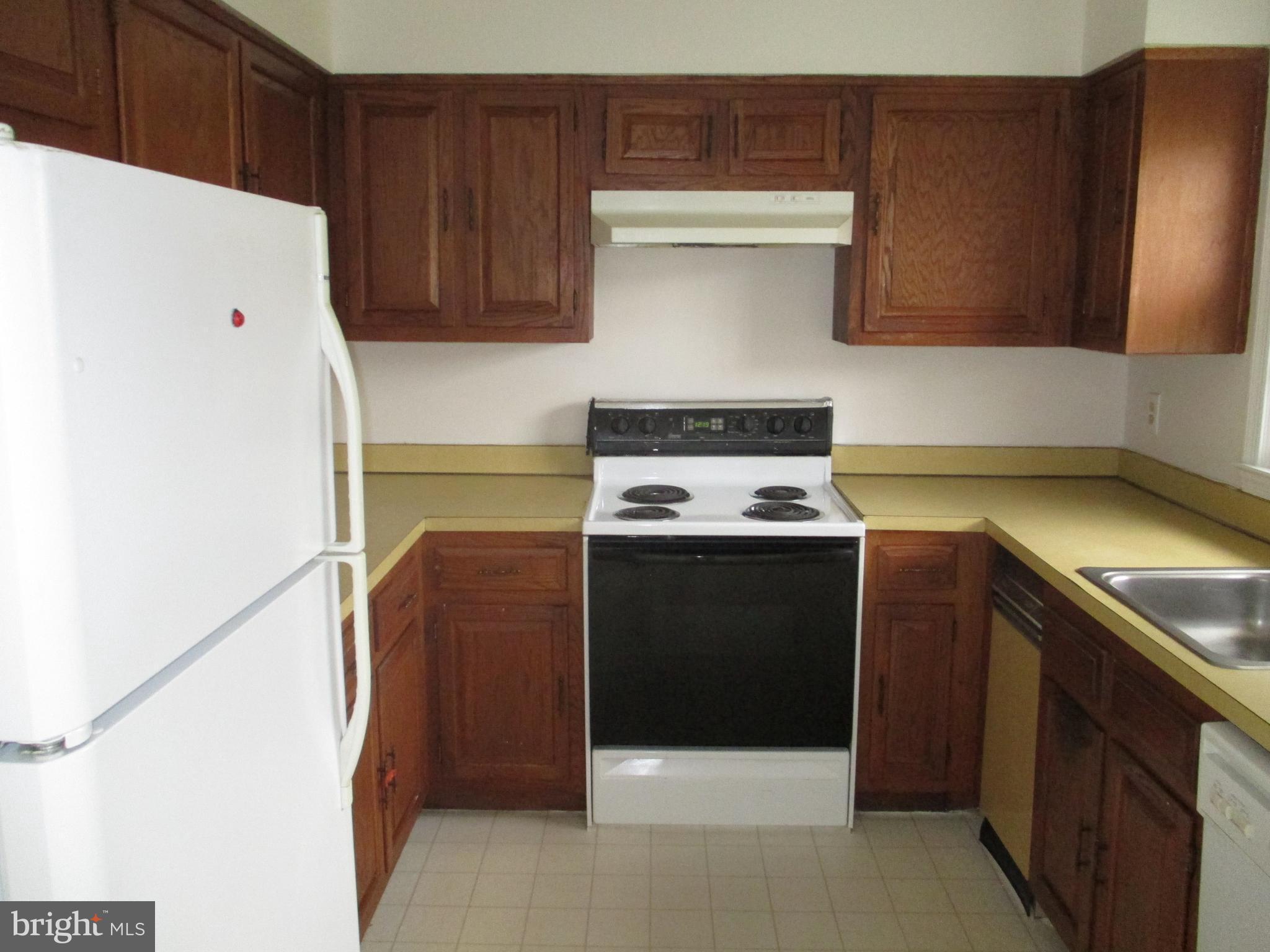 ROYAL COURT - Residential Lease