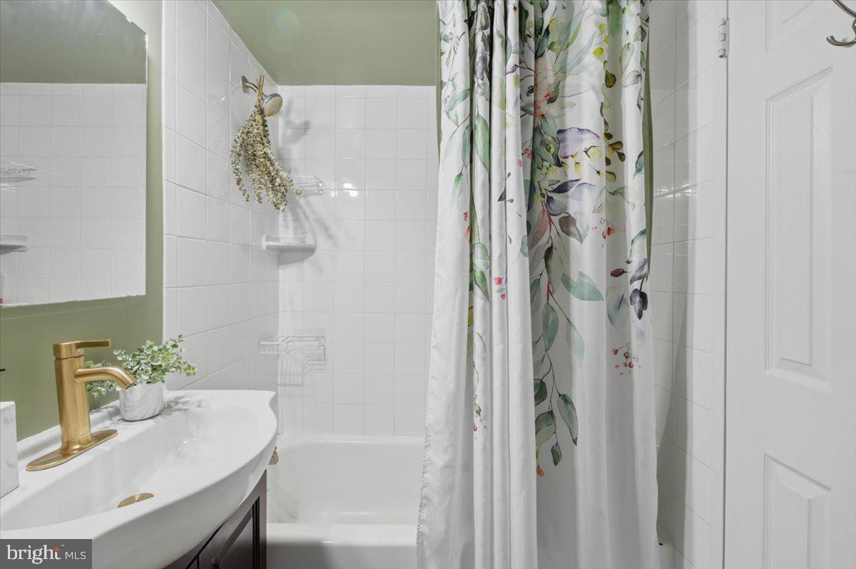 GLENVALE CONDO - Residential