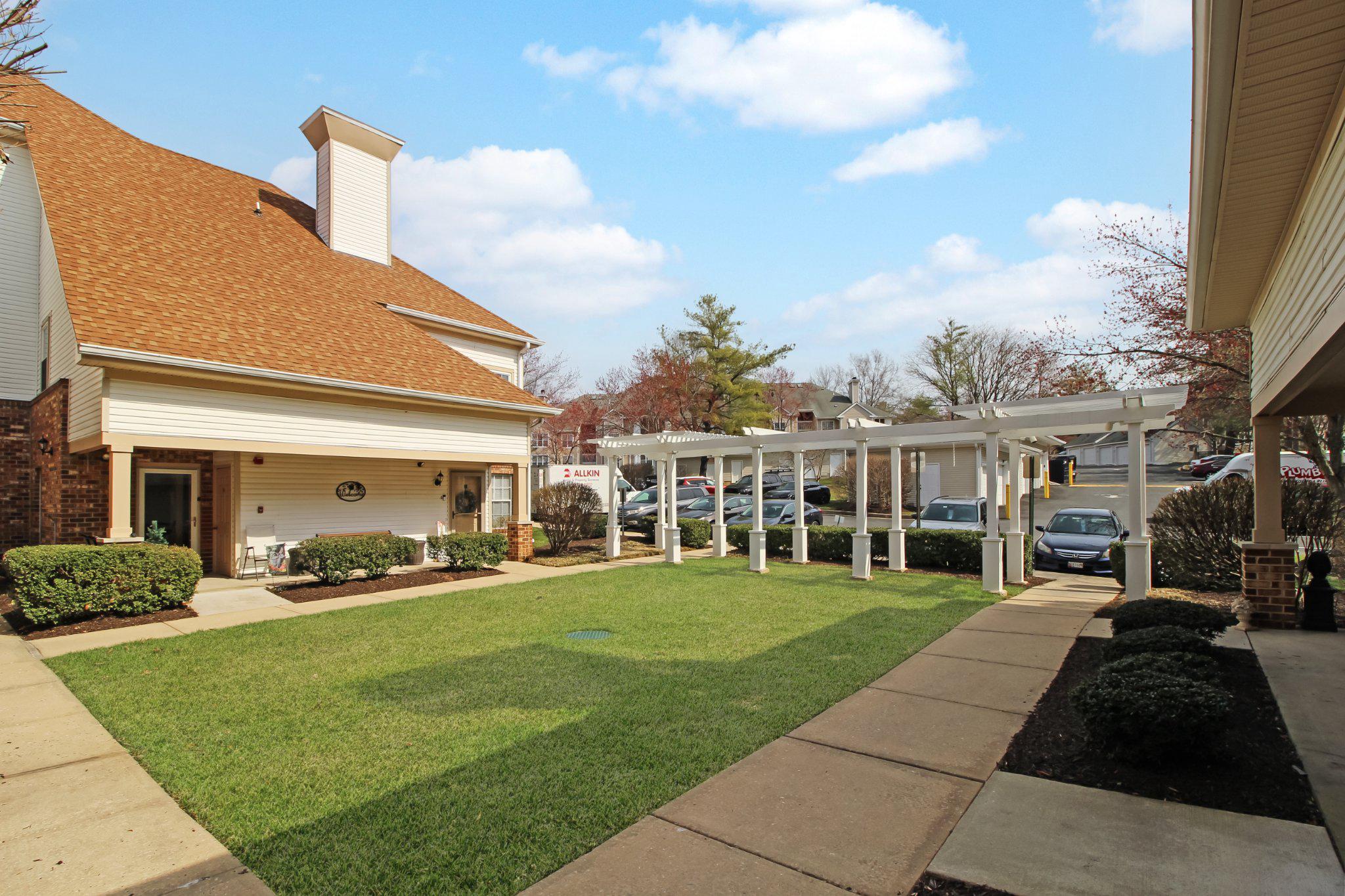 ENGLISH COUNTRY MANOR - Residential