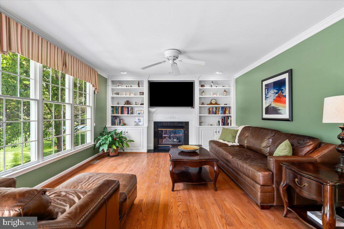 FOXFIELD AT MIDDLETOWN - Residential