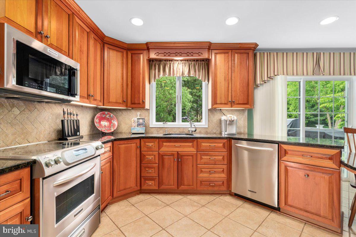 FOXFIELD AT MIDDLETOWN - Residential