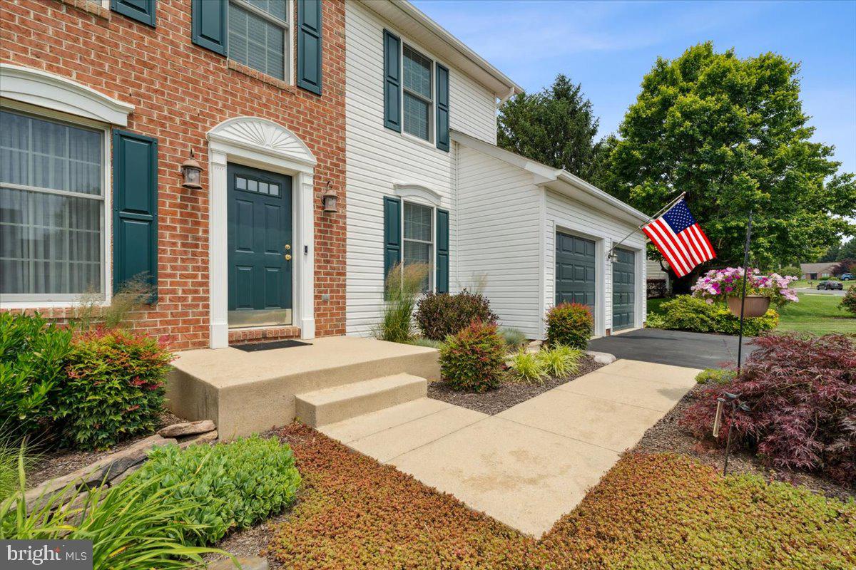 FOXFIELD AT MIDDLETOWN - Residential