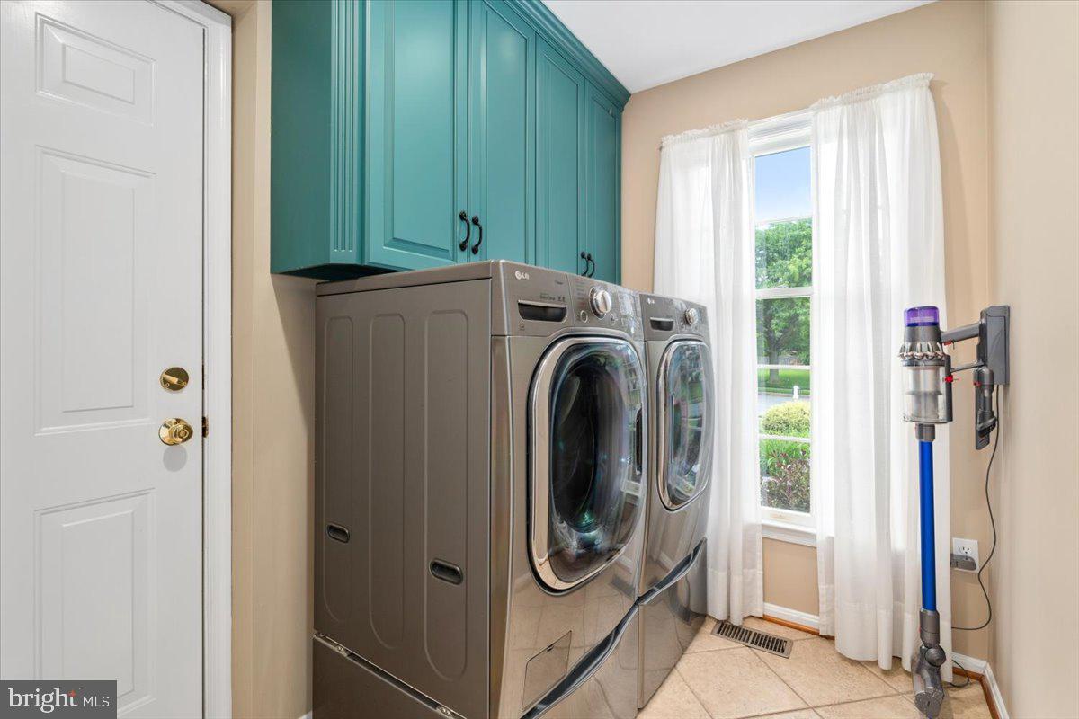 FOXFIELD AT MIDDLETOWN - Residential