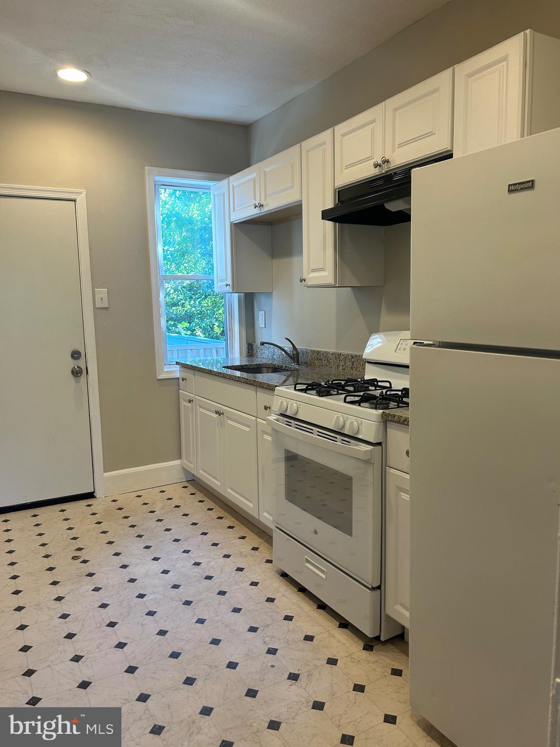 FALLSTAFF - Residential Lease