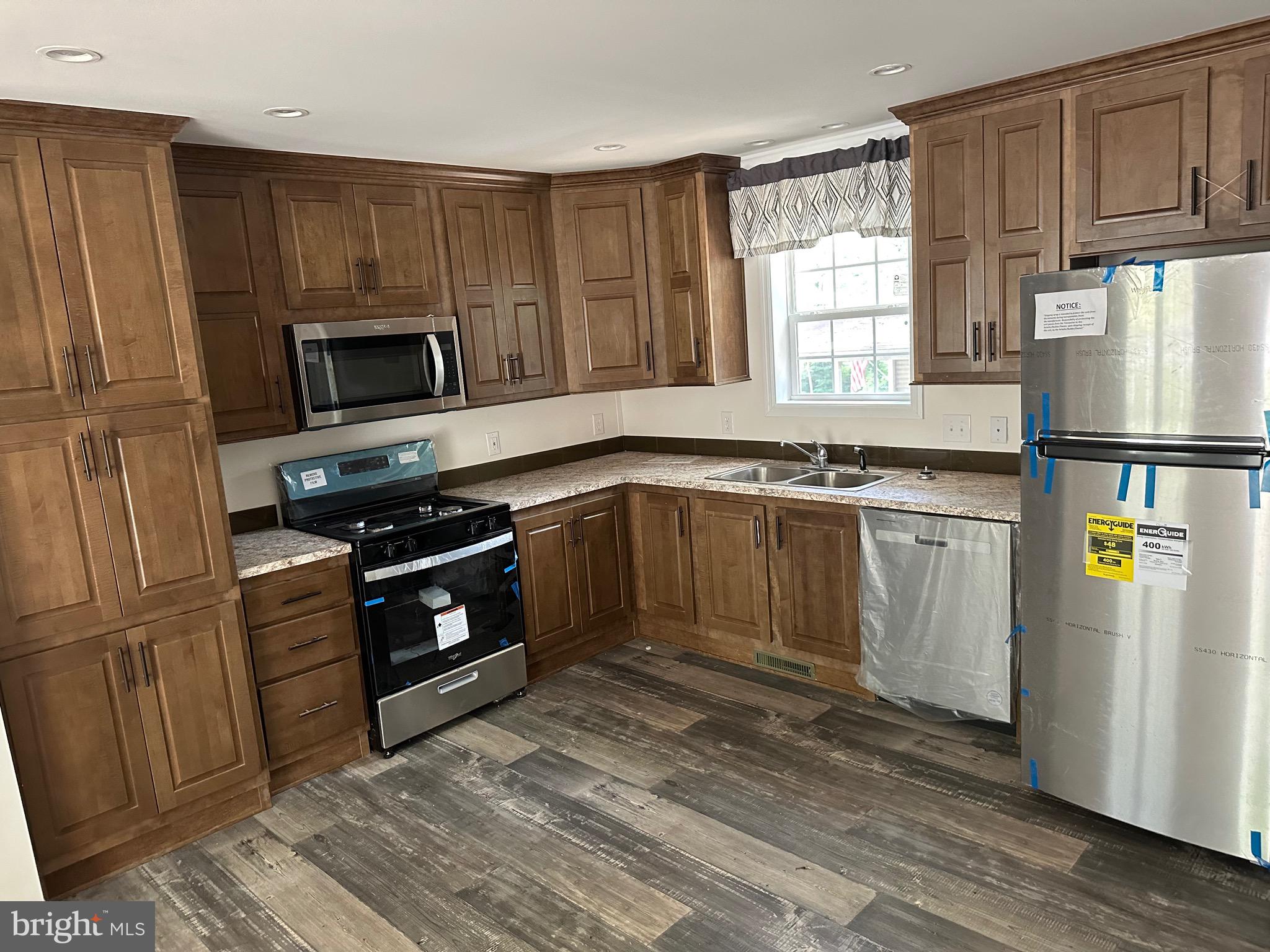 MELODYLAKESCNTRYCLUB - Residential