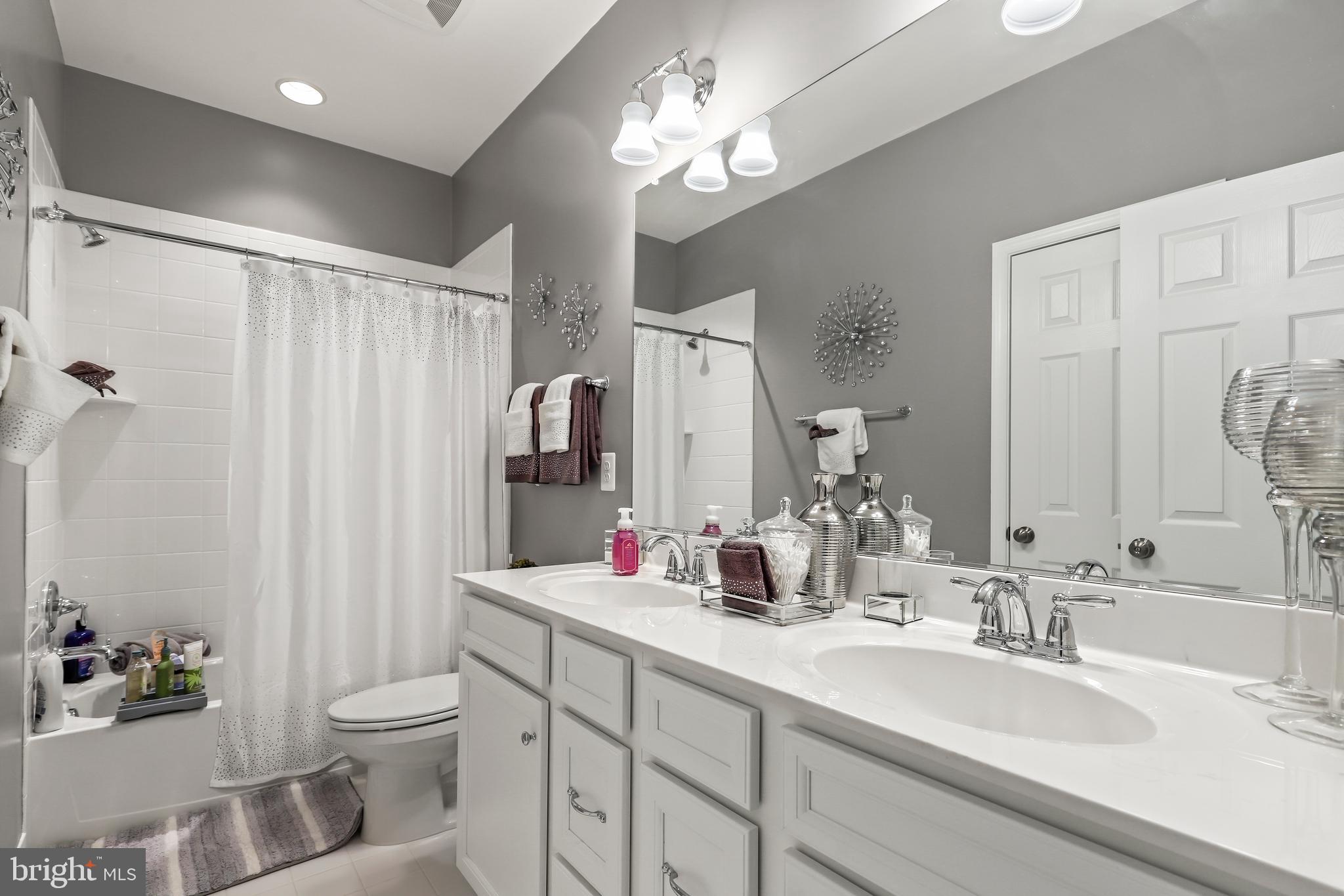 COURTYARDS AT COLONIAL FORGE - Residential