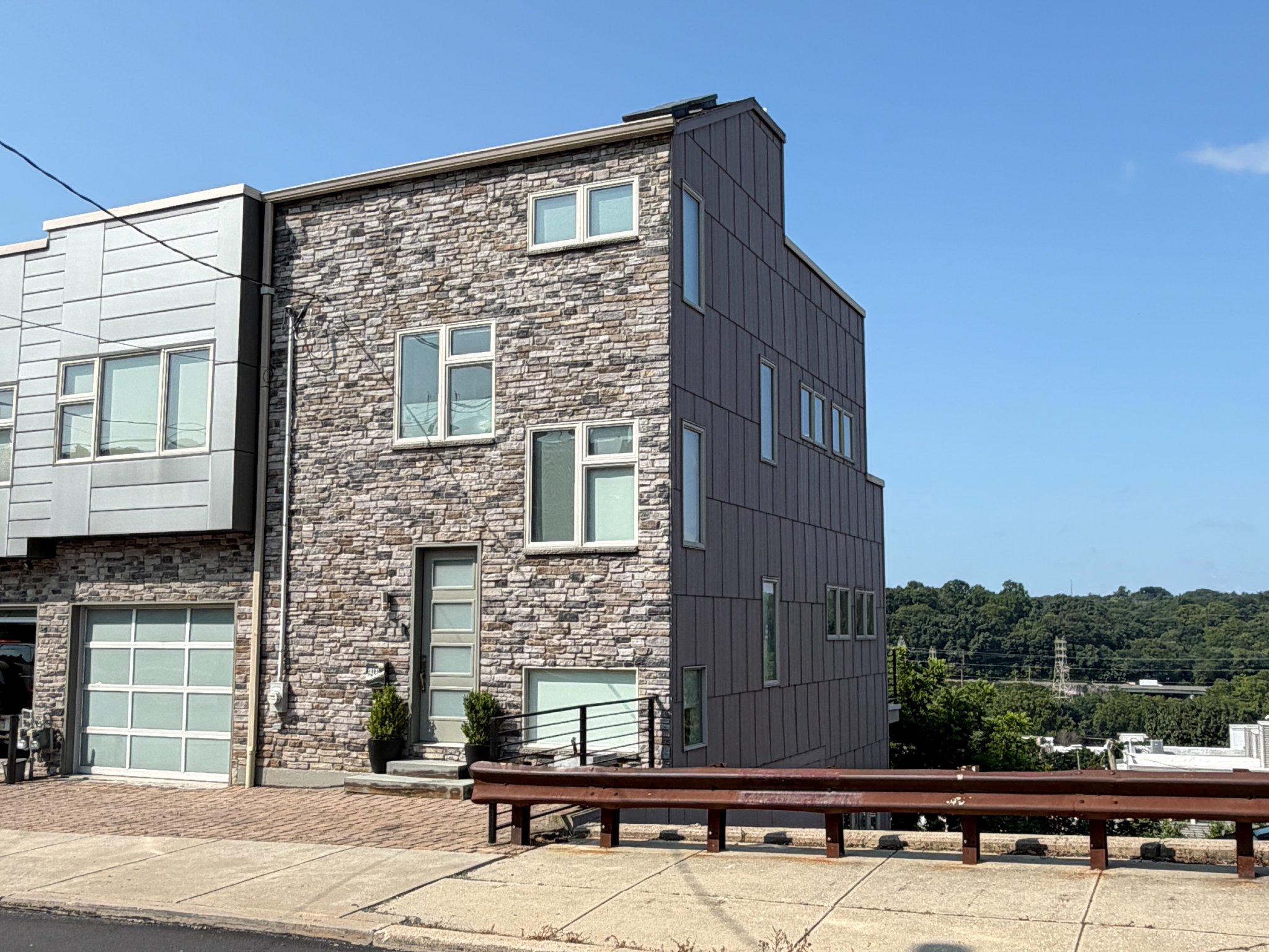 4084 MANAYUNK AVENUE