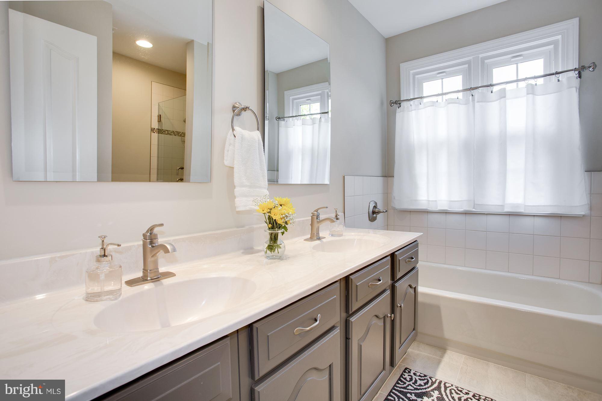 GRAYS OAKTON - Residential