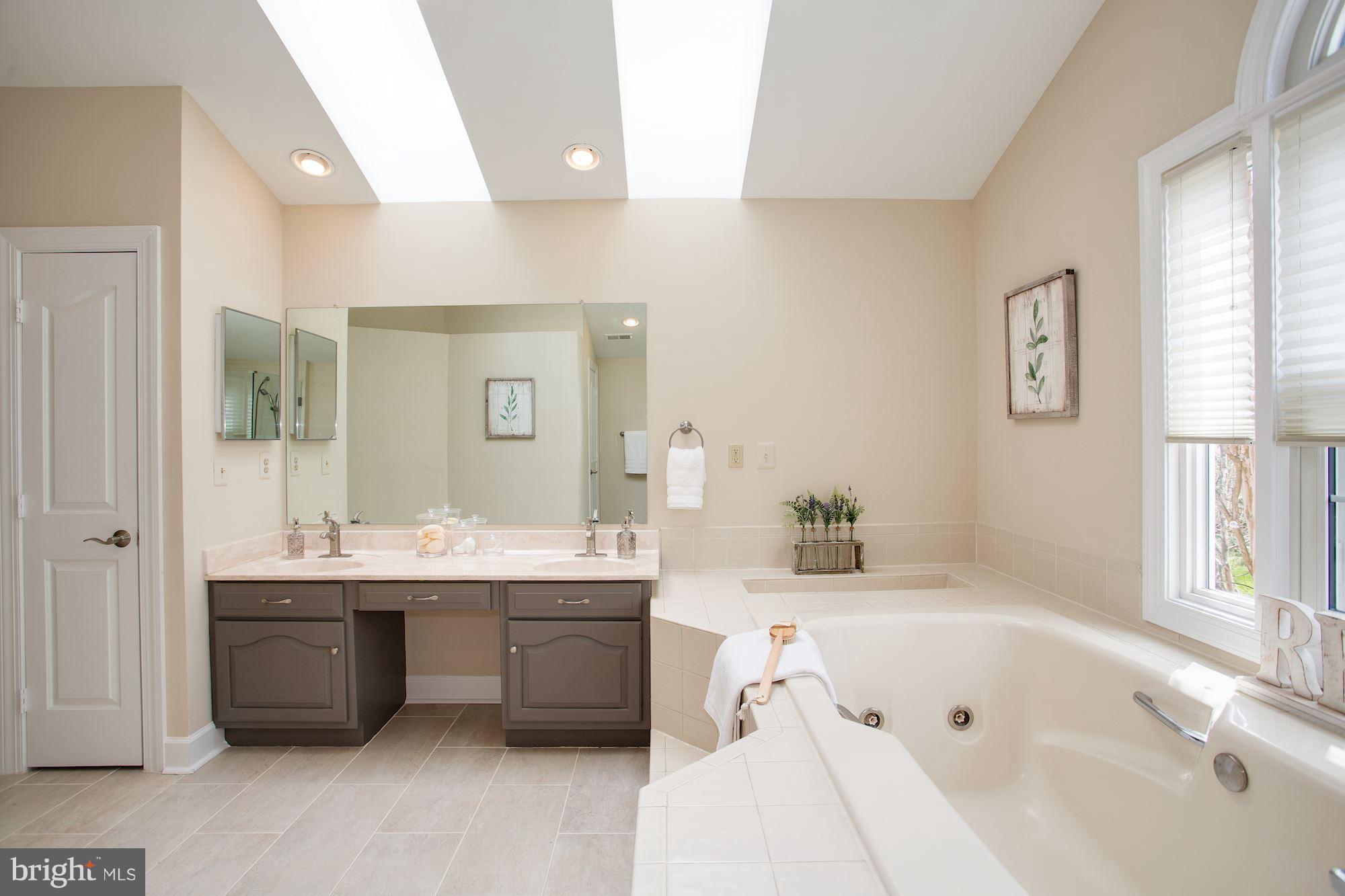 GRAYS OAKTON - Residential