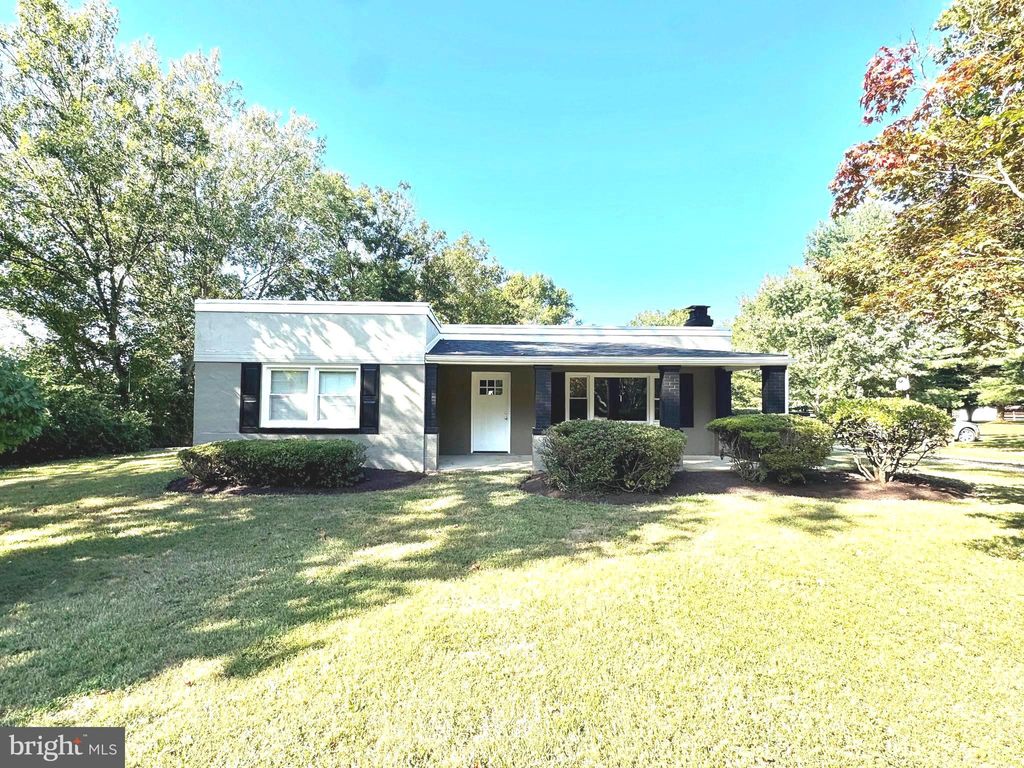 Photo of 3701 Damascus Road, BROOKEVILLE, MD 20833 (MLS # MDMC2200822)