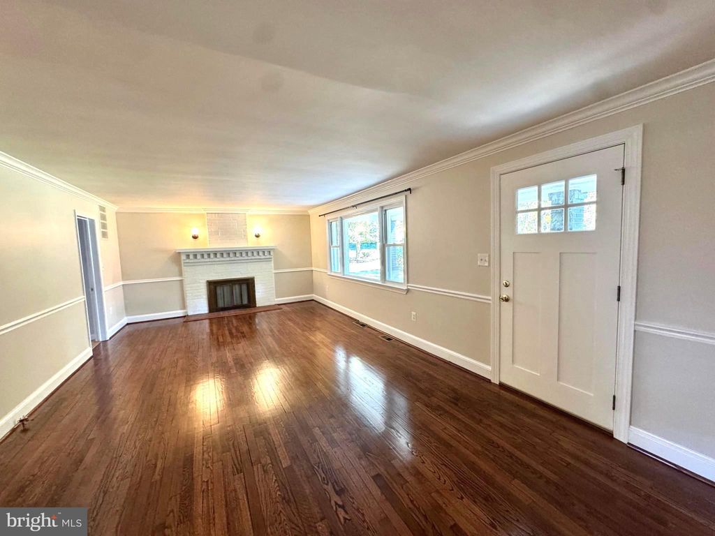 Photo of 3701 Damascus Road, BROOKEVILLE, MD 20833 (MLS # MDMC2200822)