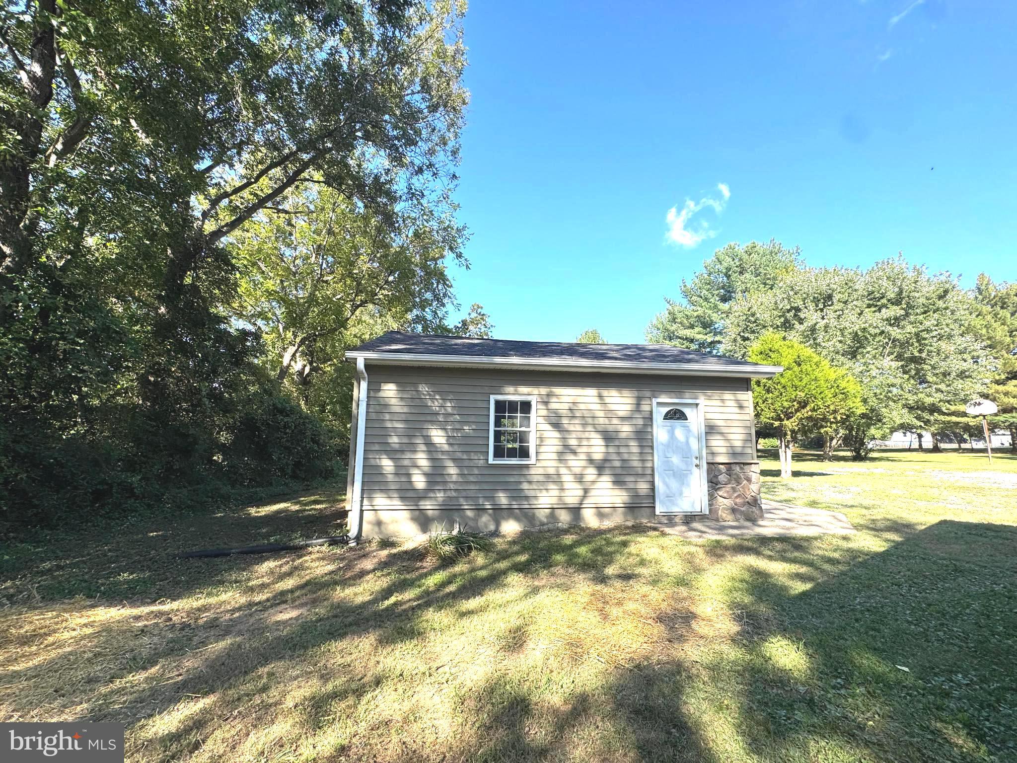 LAYTONSVILLE OUTSIDE - Residential Lease