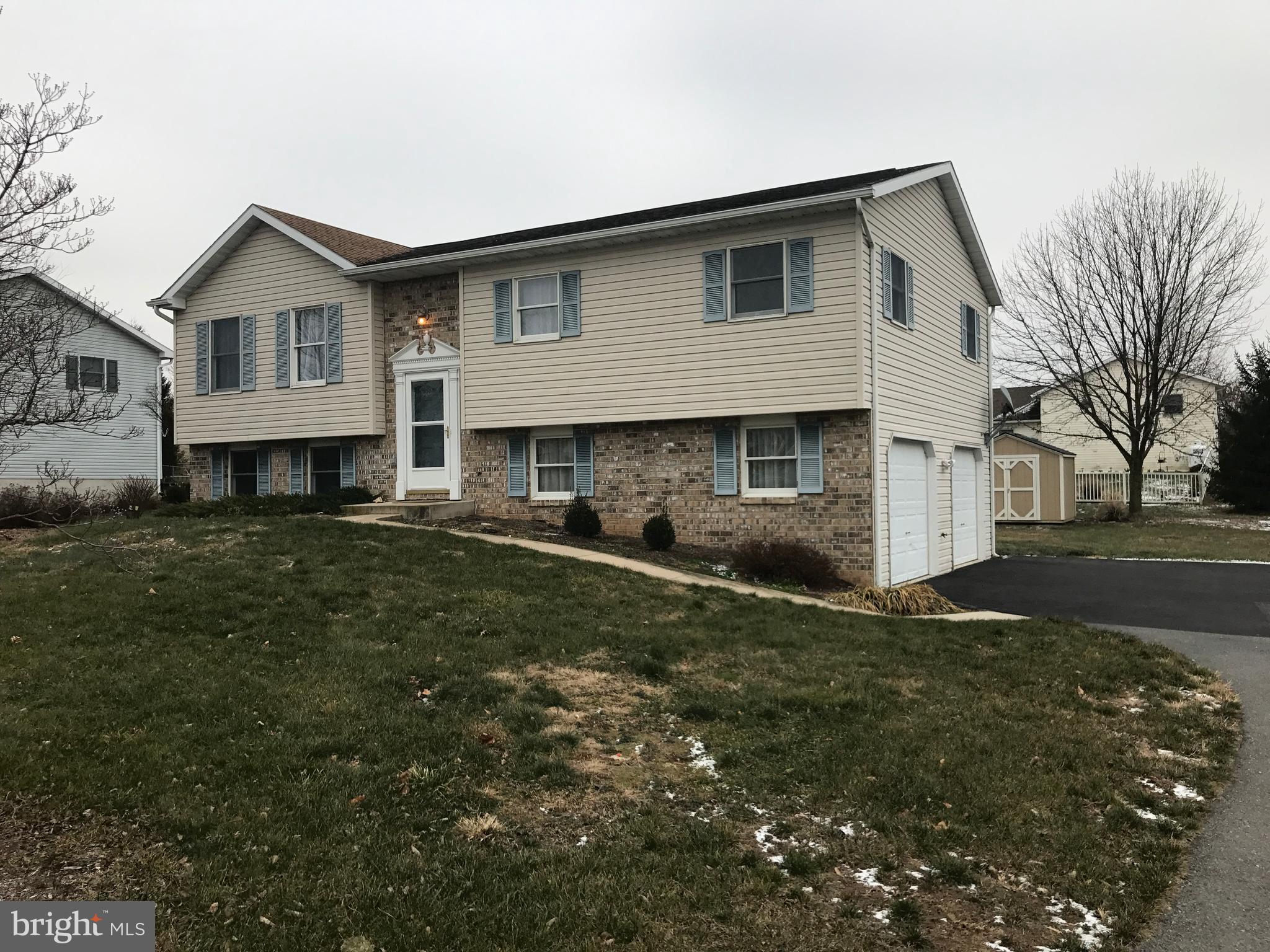Well maintained split foyer 4 bedroom, 2 bath rental home, spacious living area and family room. Shippensburg area schools, 2 car garage, open kitchen and dining area. Stove has been upgraded. Tenants pay for all utilities. Pets are case by case with a good reference. Cash is not accepted as payment for rent or security deposit. Deposit is due within 48 hours of application approval. First full month's rent due to move in.