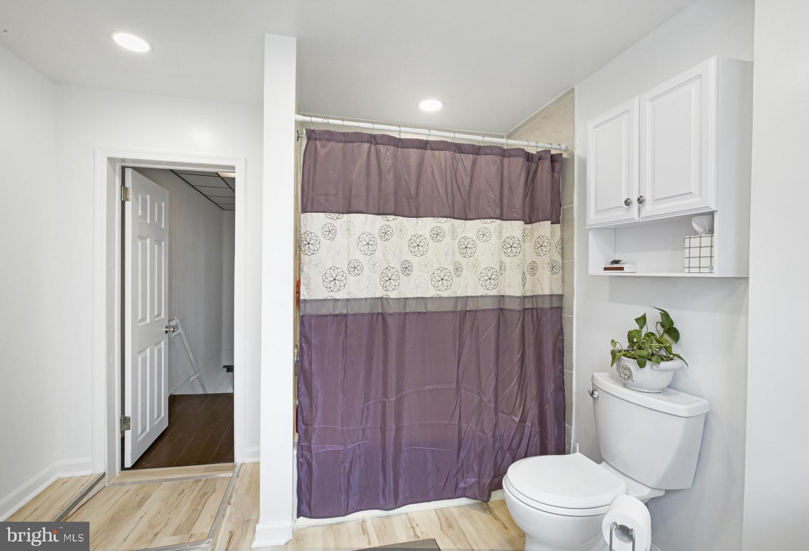 PORT RICHMOND - Residential Lease