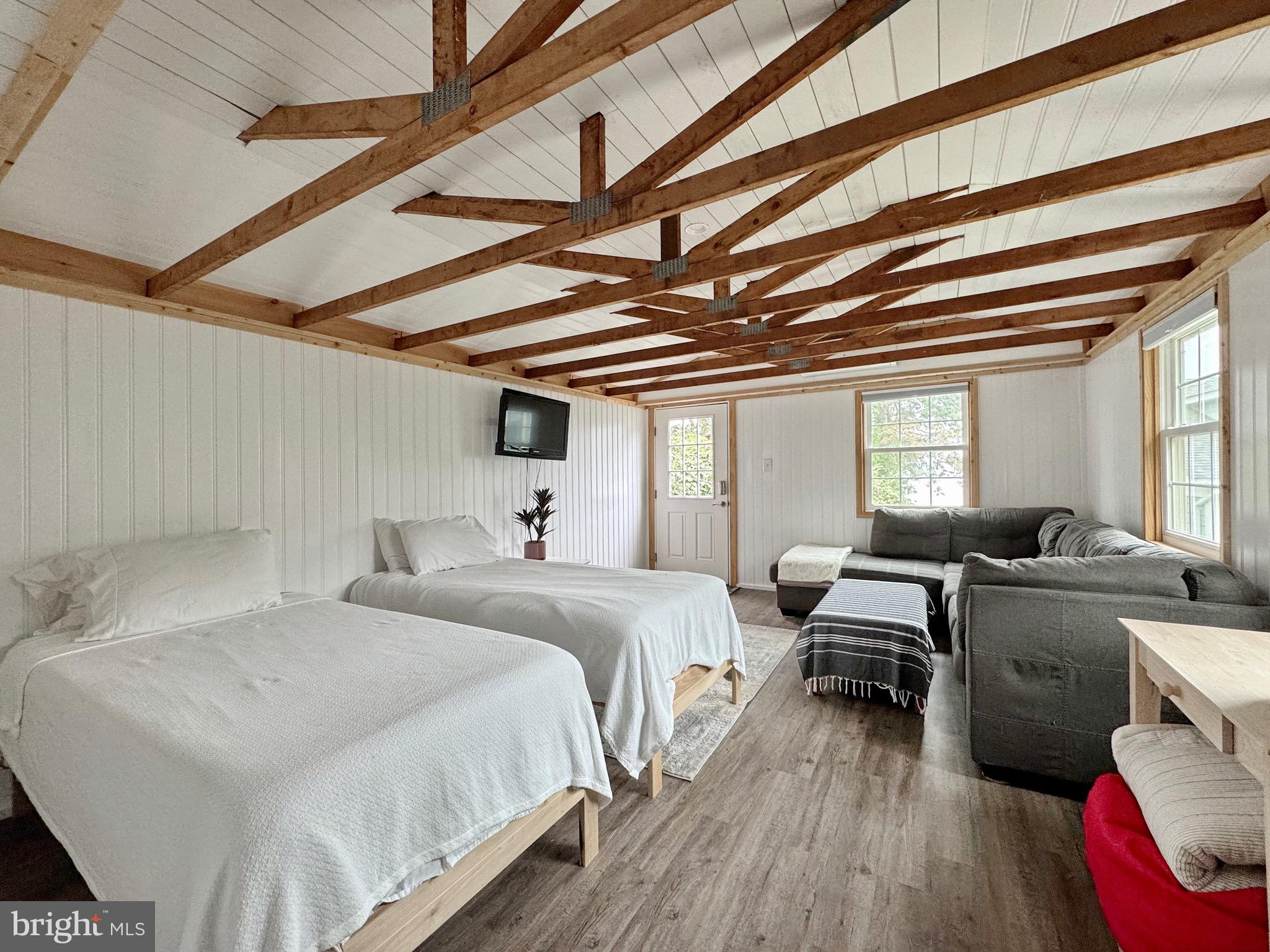 COBB ISLAND - Residential