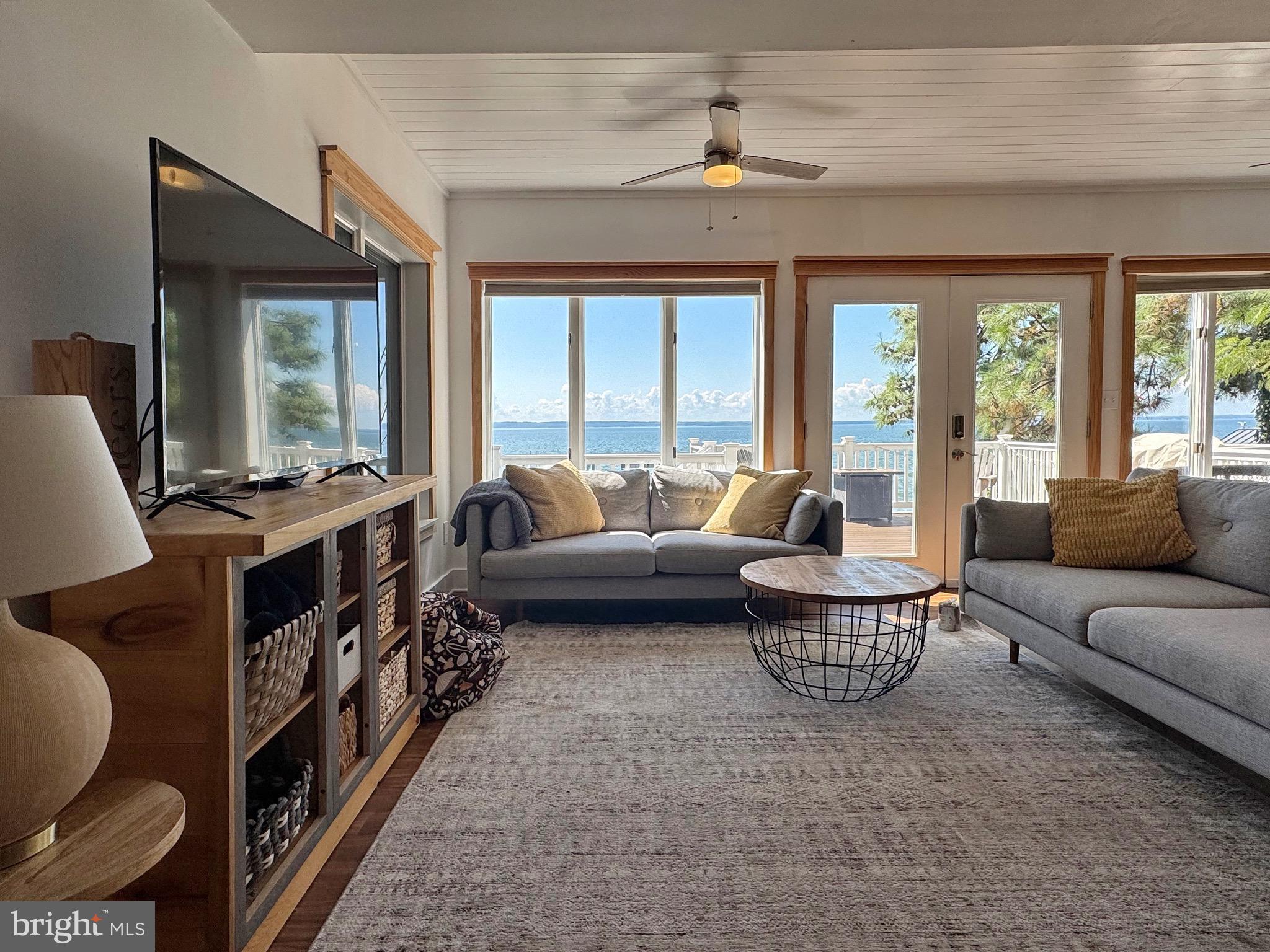 COBB ISLAND - Residential