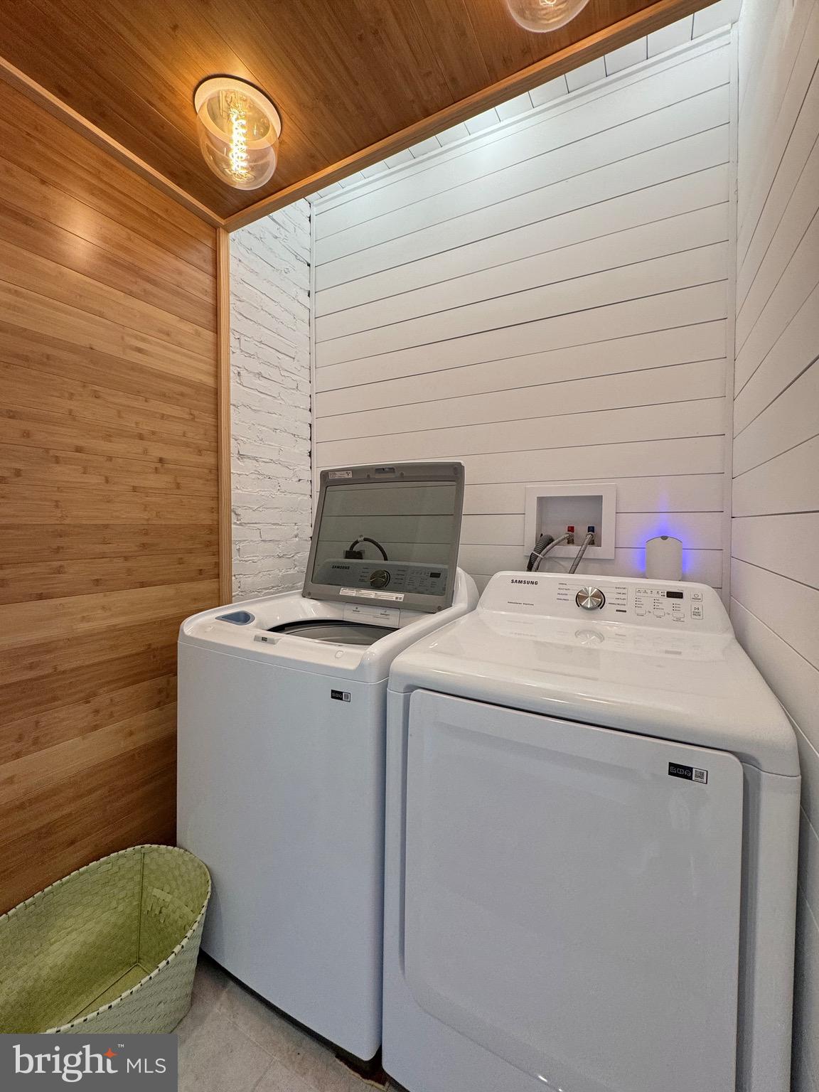 COBB ISLAND - Residential