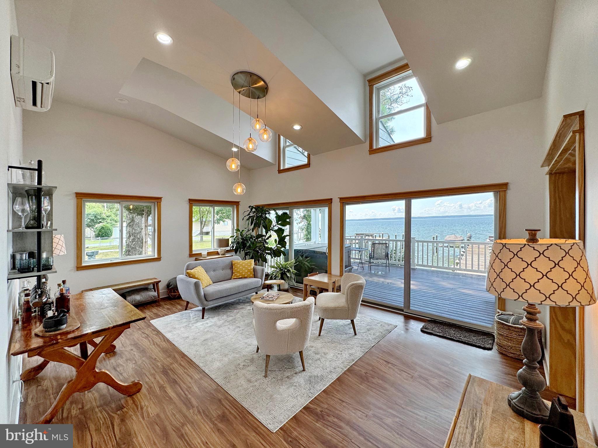 COBB ISLAND - Residential