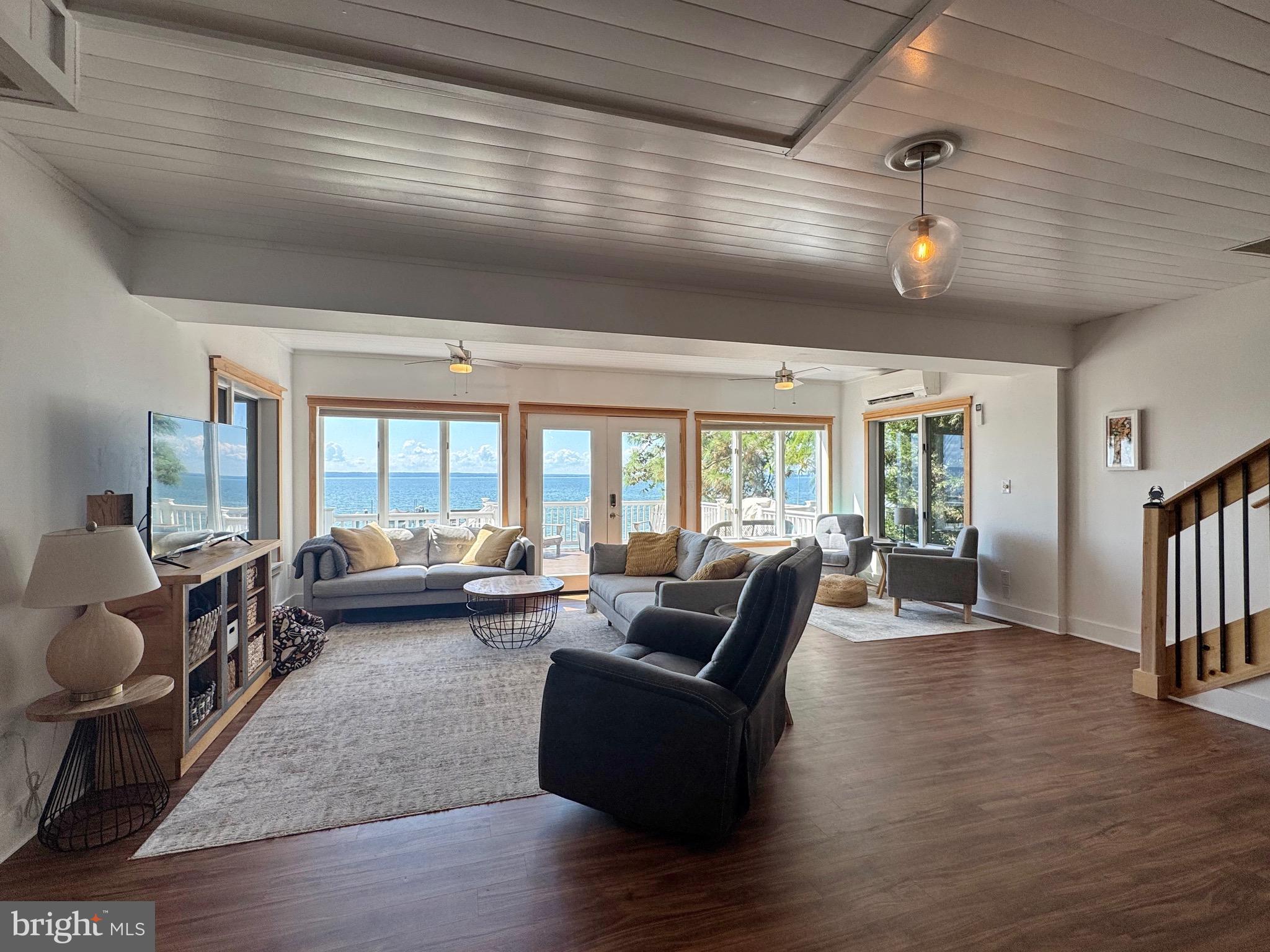 COBB ISLAND - Residential