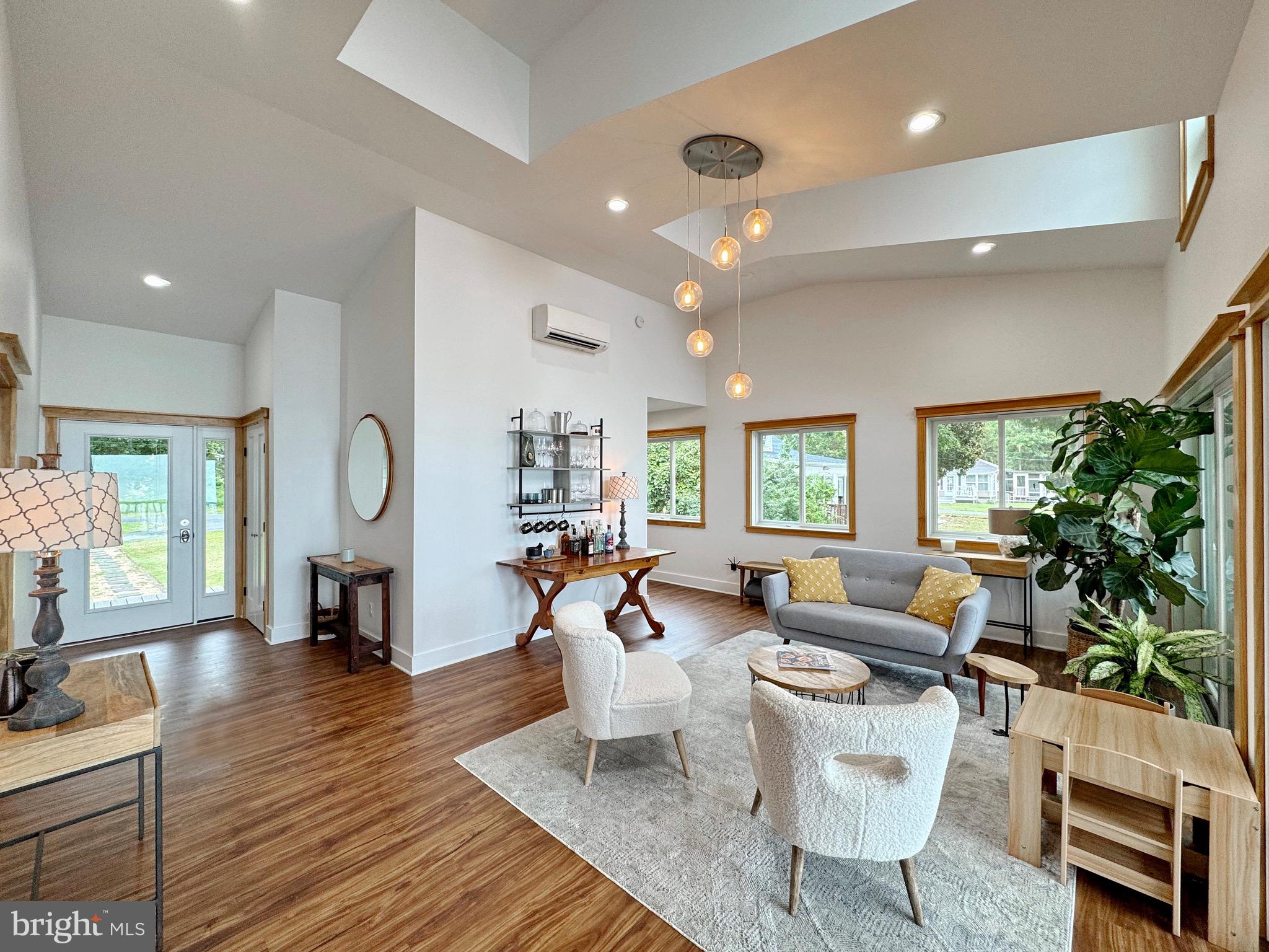 COBB ISLAND - Residential