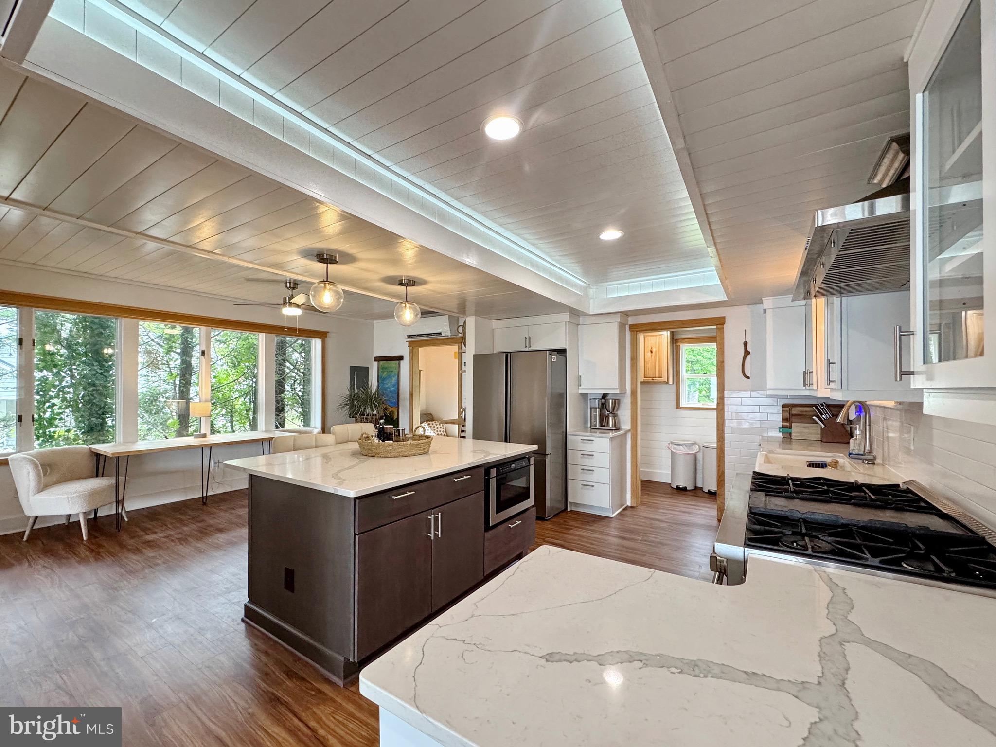 COBB ISLAND - Residential