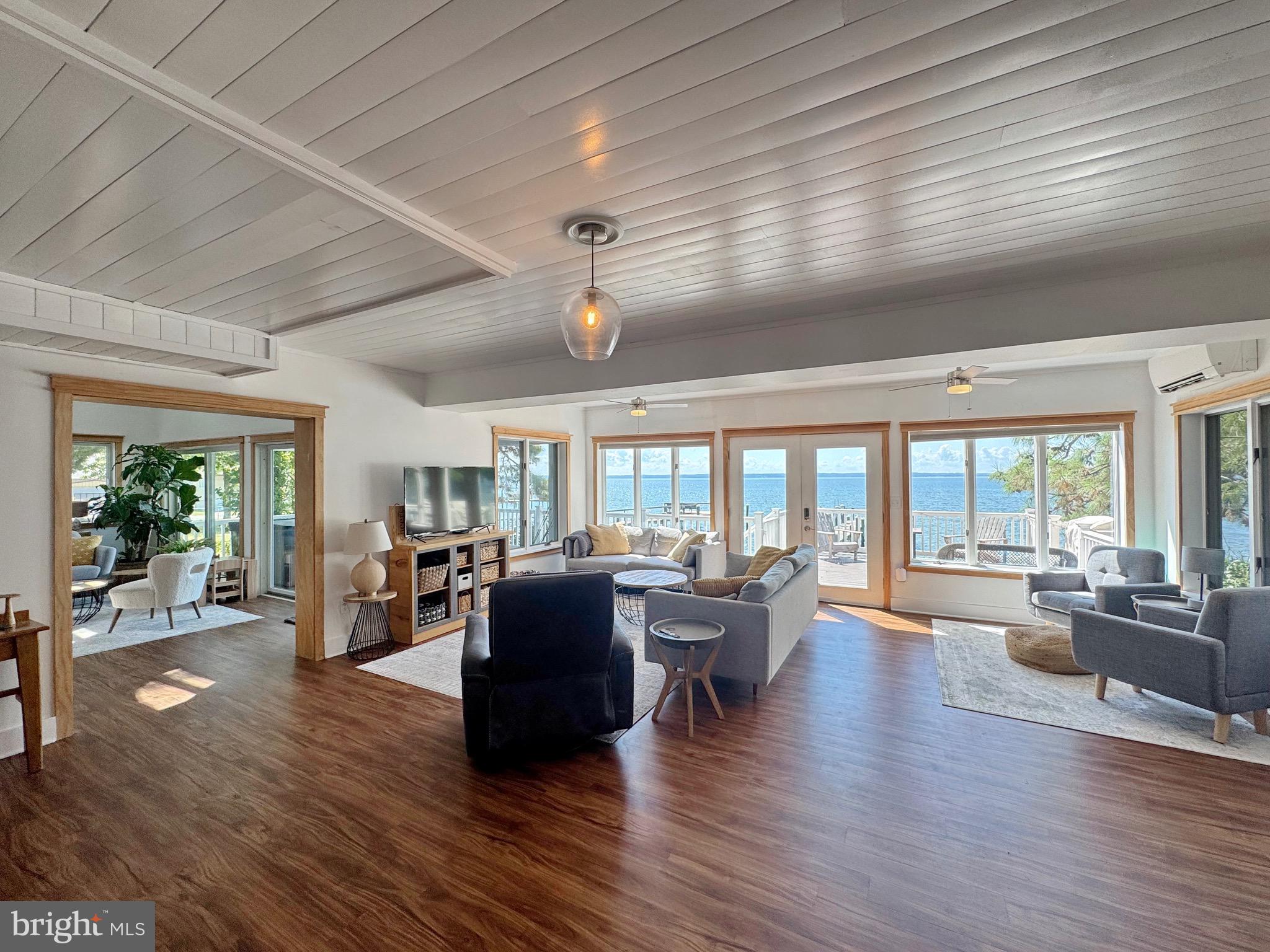 COBB ISLAND - Residential