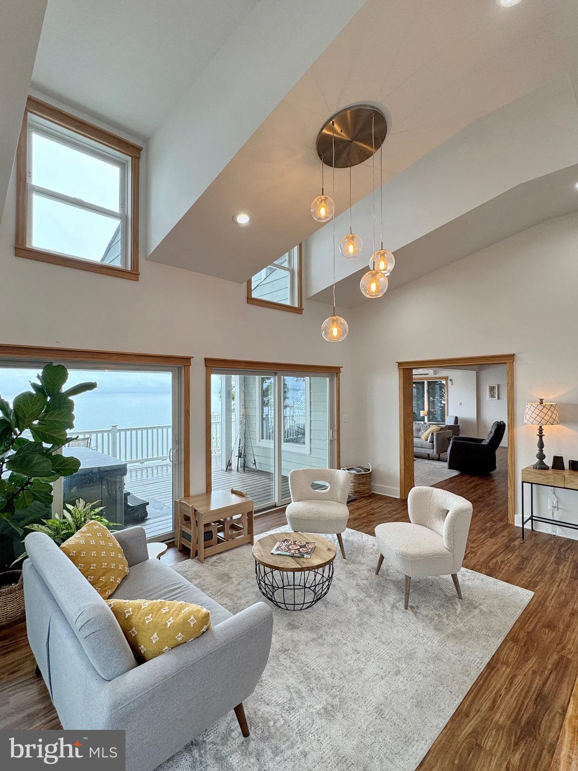 COBB ISLAND - Residential