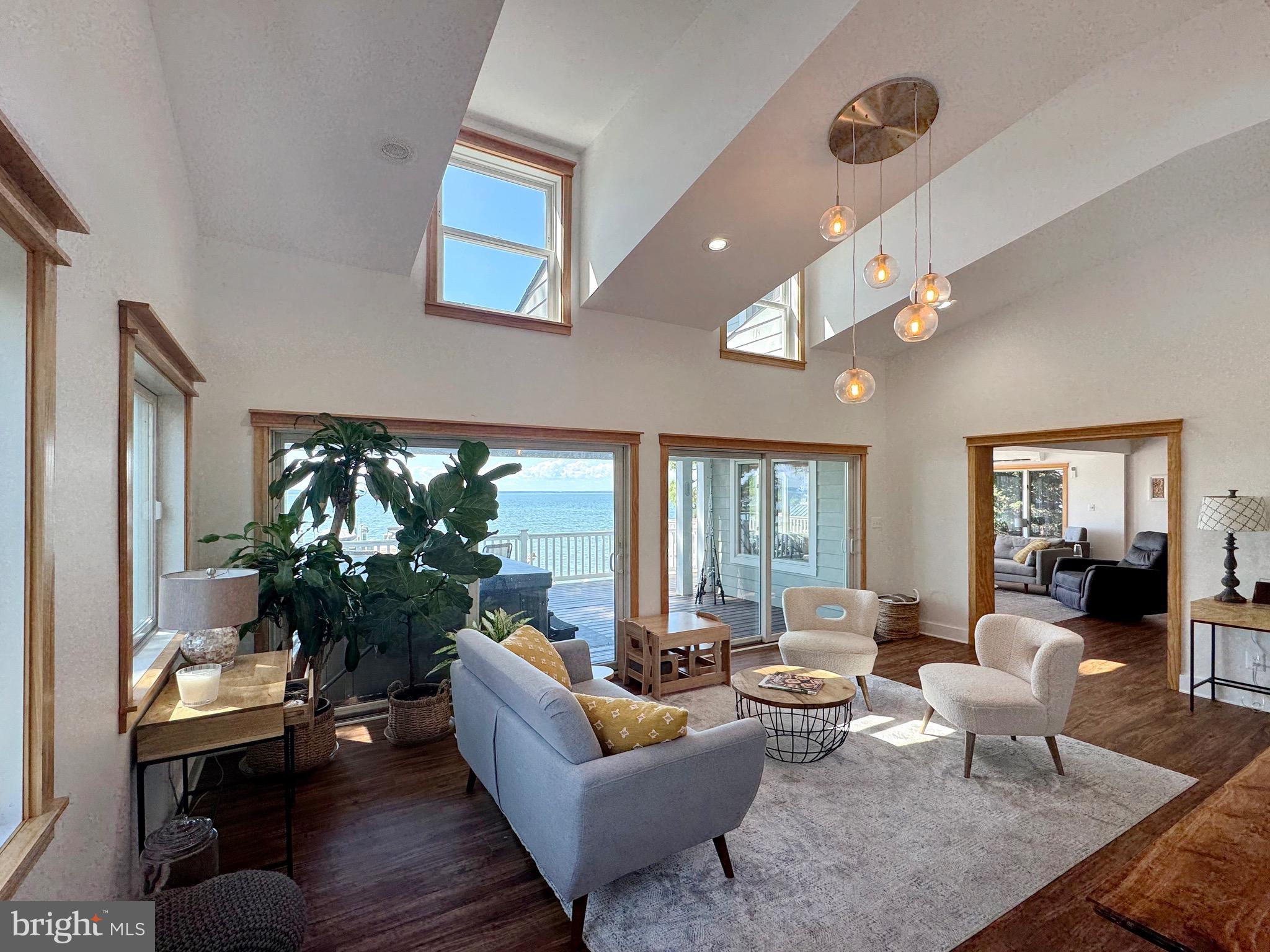 COBB ISLAND - Residential