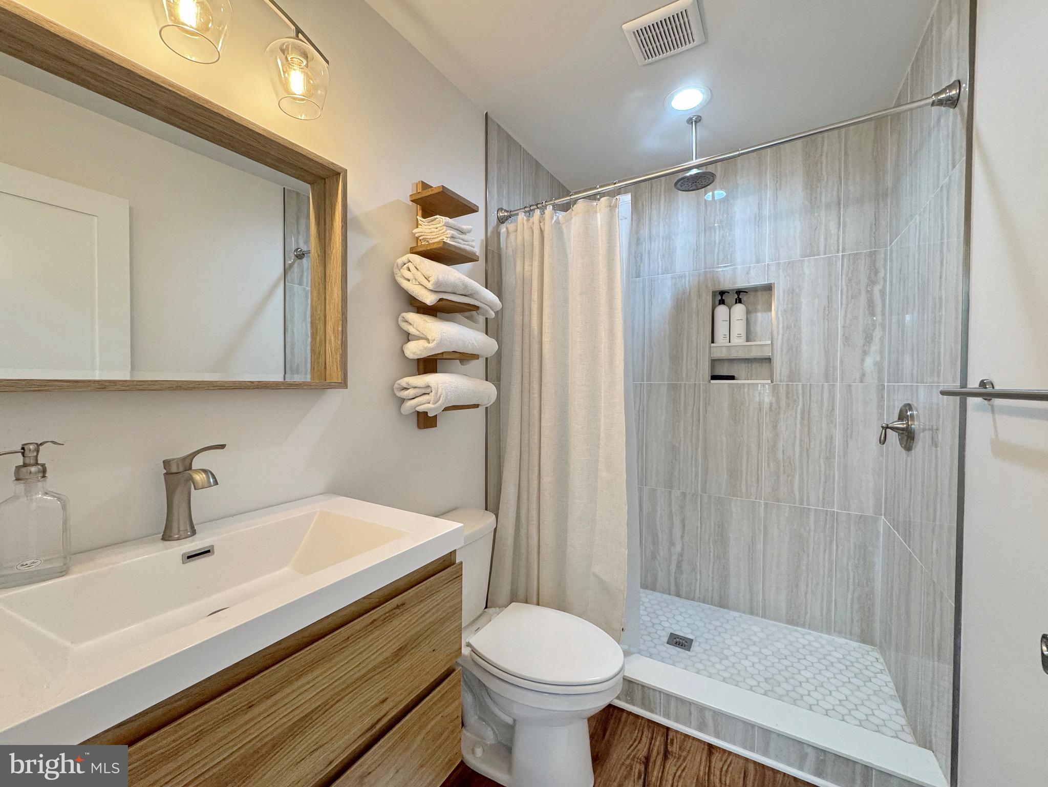 COBB ISLAND - Residential