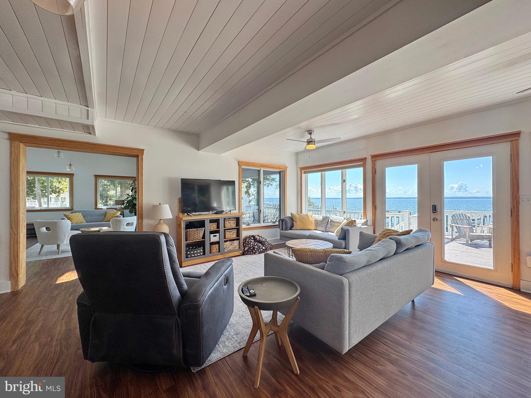 COBB ISLAND - Residential