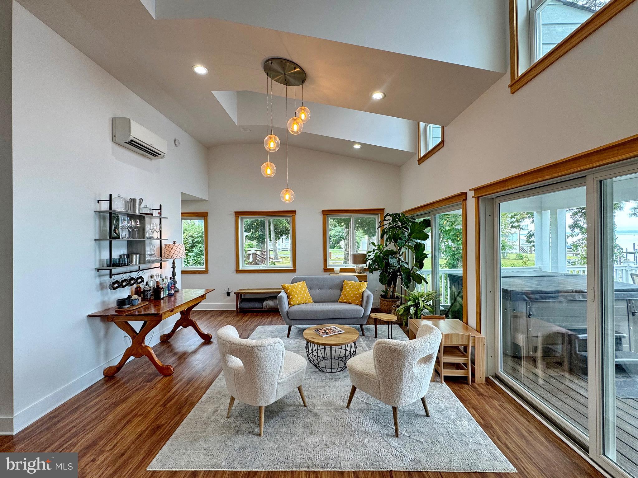 COBB ISLAND - Residential