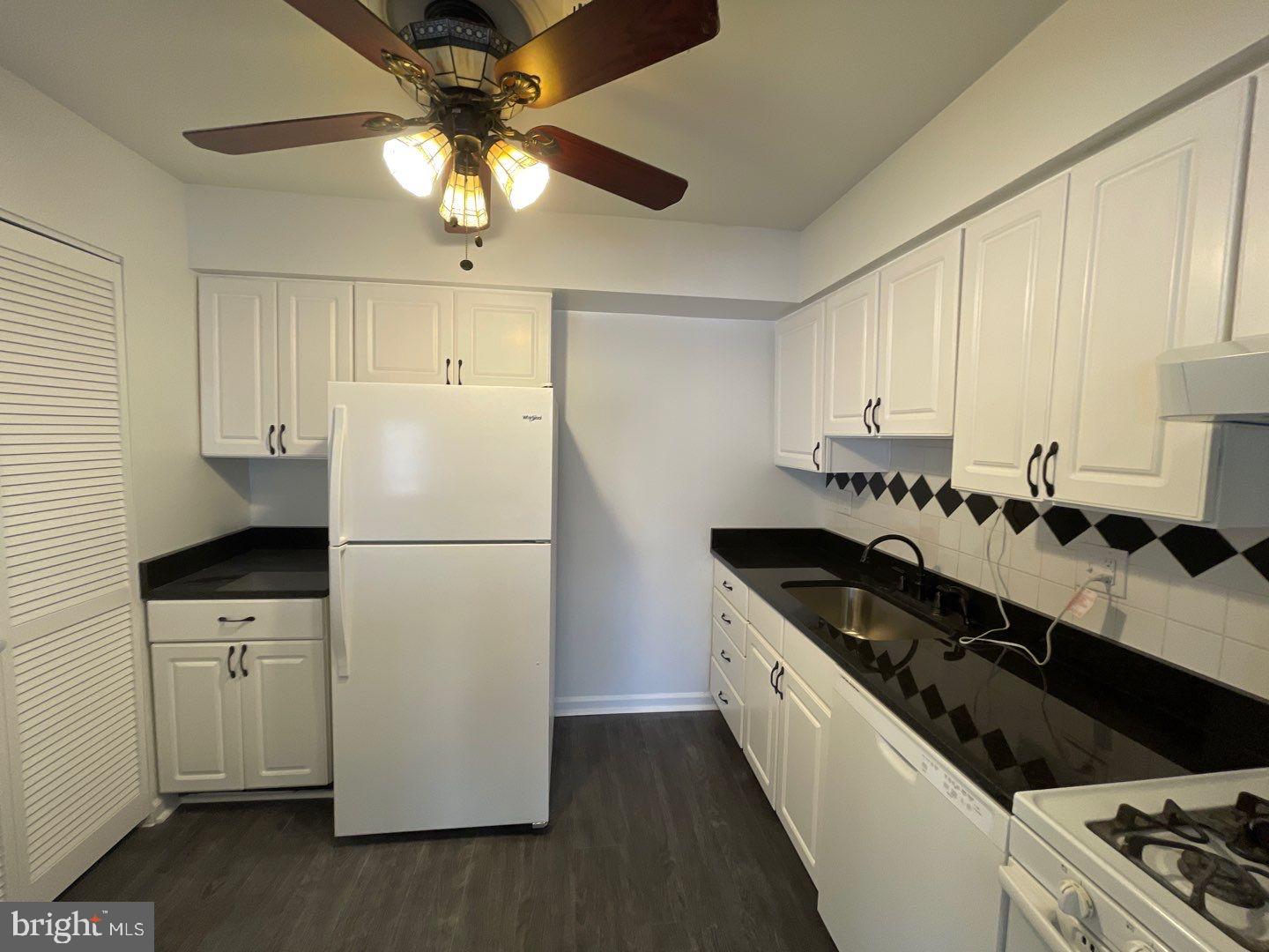 LONG REACH KNOLLS - Residential Lease