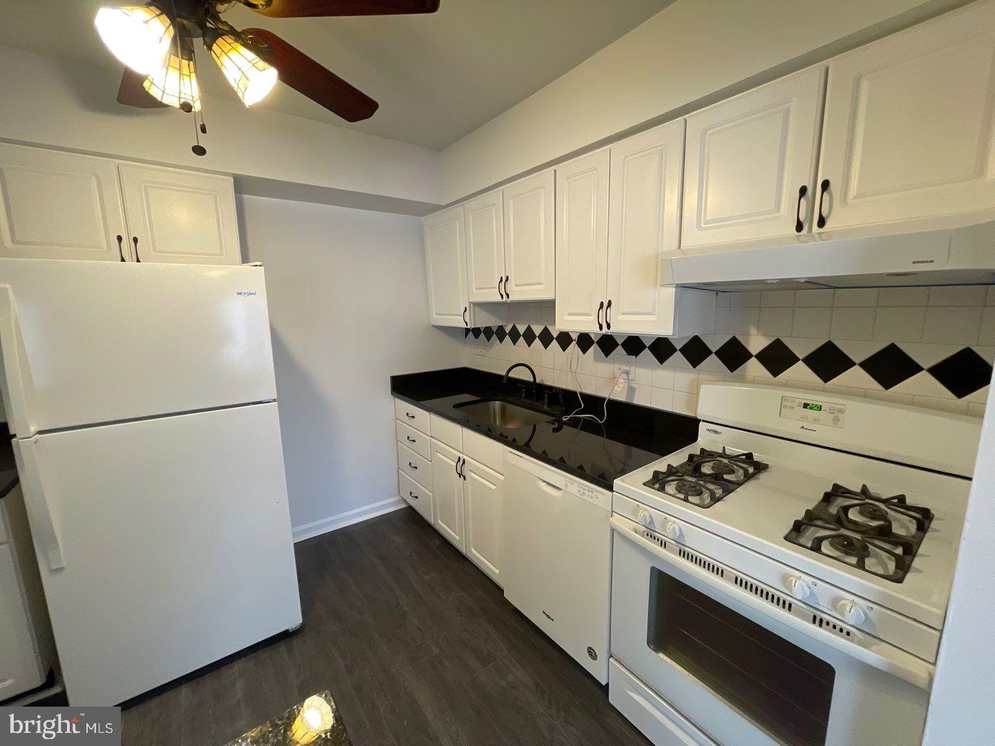 LONG REACH KNOLLS - Residential Lease