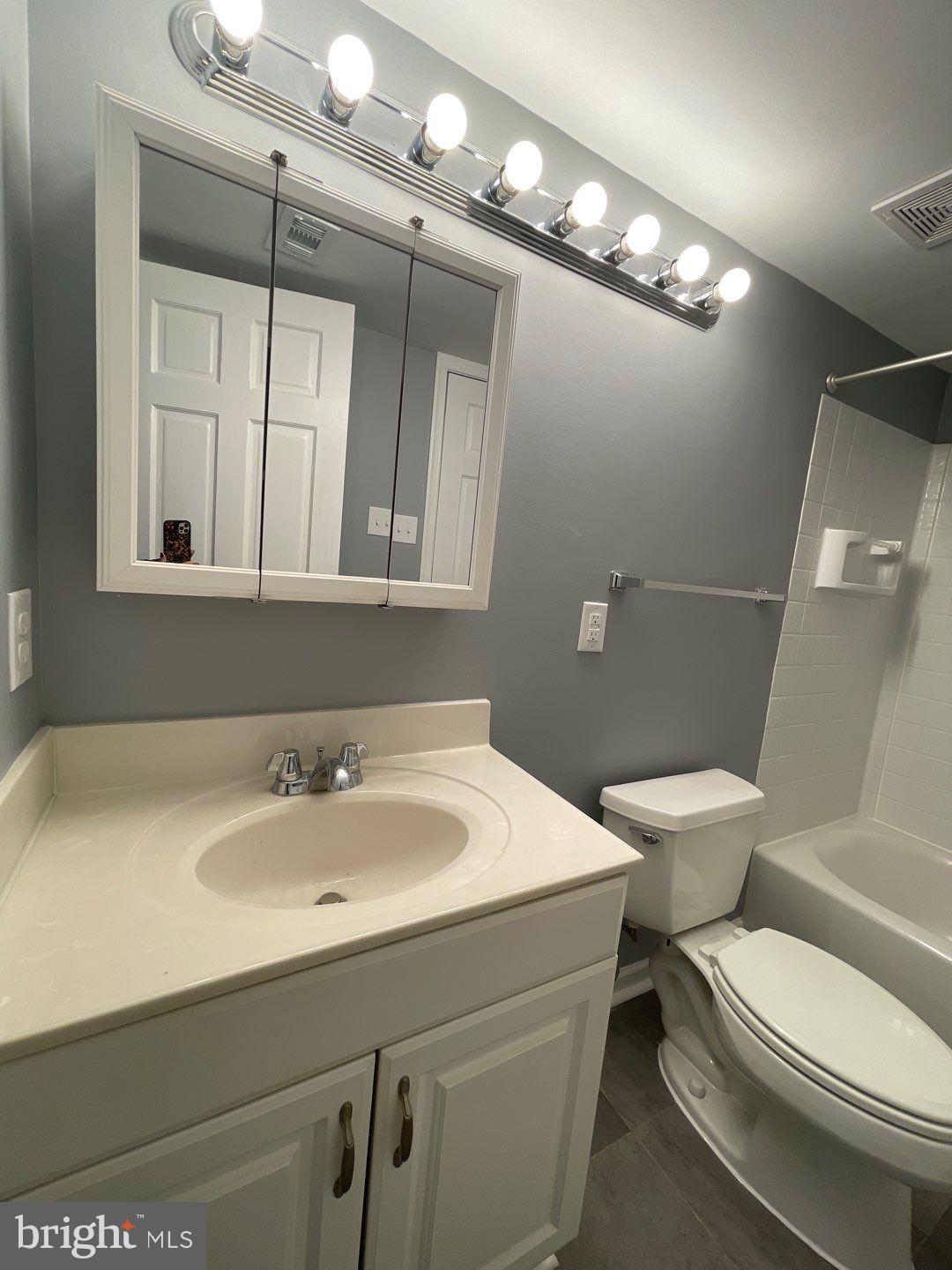 LONG REACH KNOLLS - Residential Lease