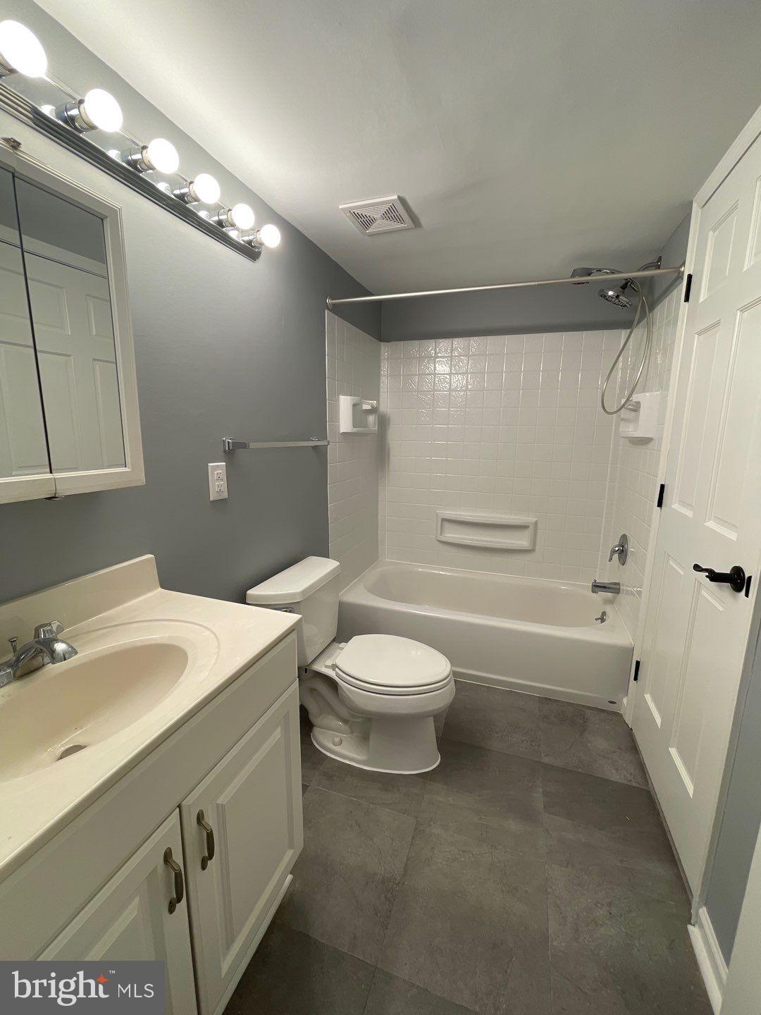 LONG REACH KNOLLS - Residential Lease