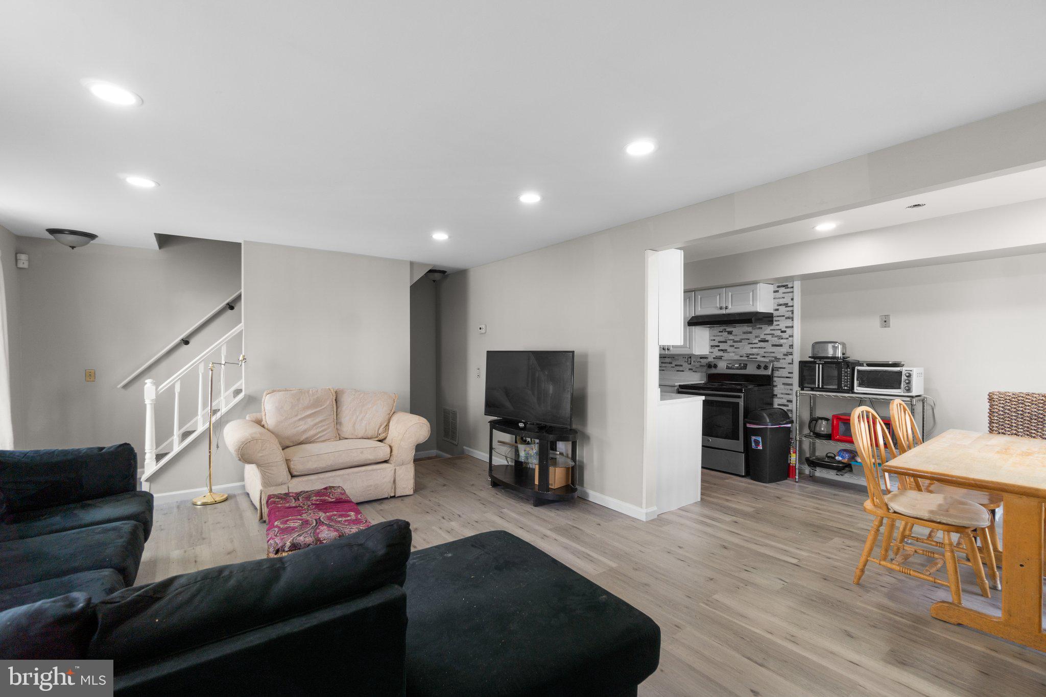 32 COLISTON ROAD B