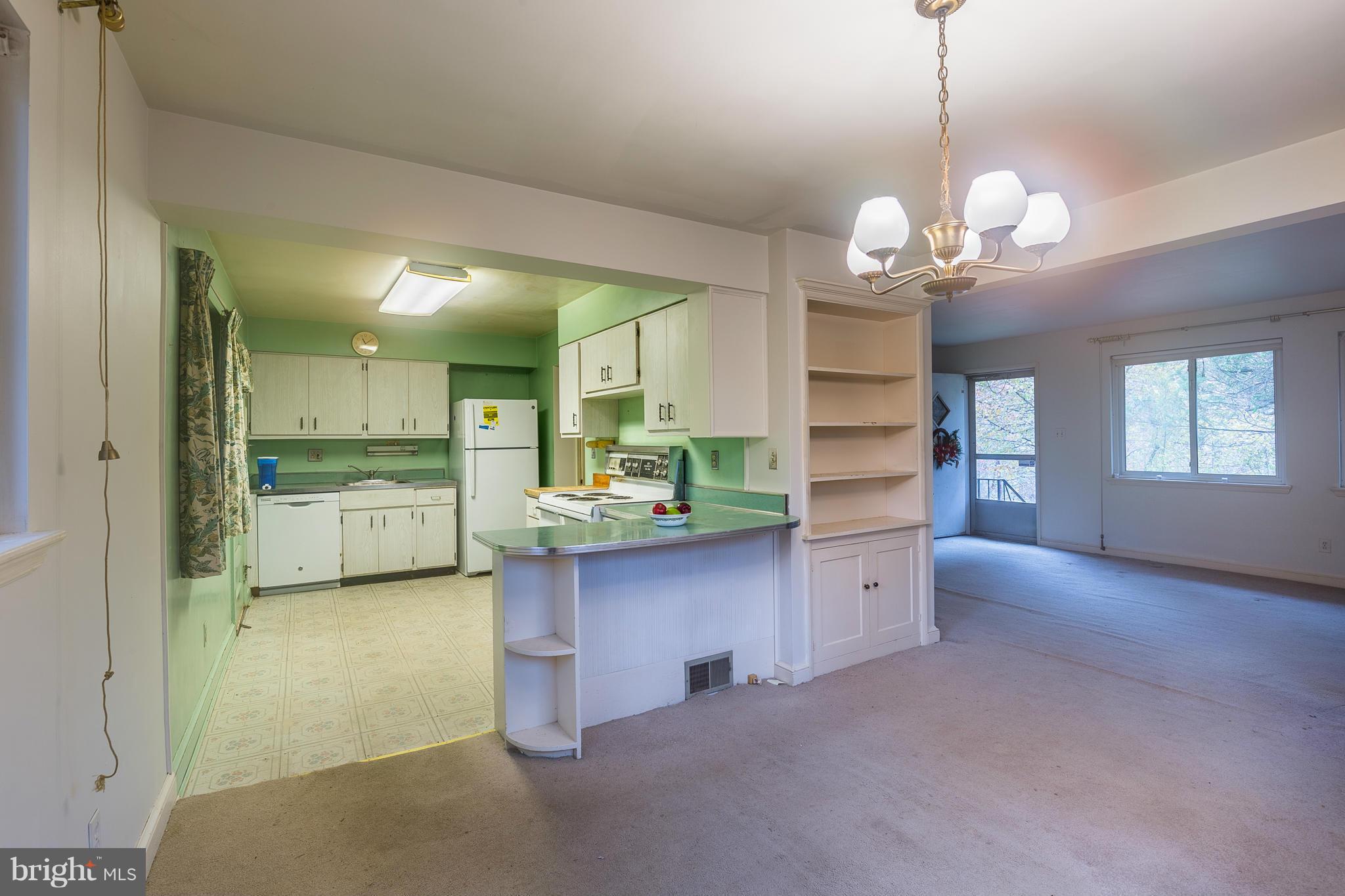 BROYHILL CREST - Residential