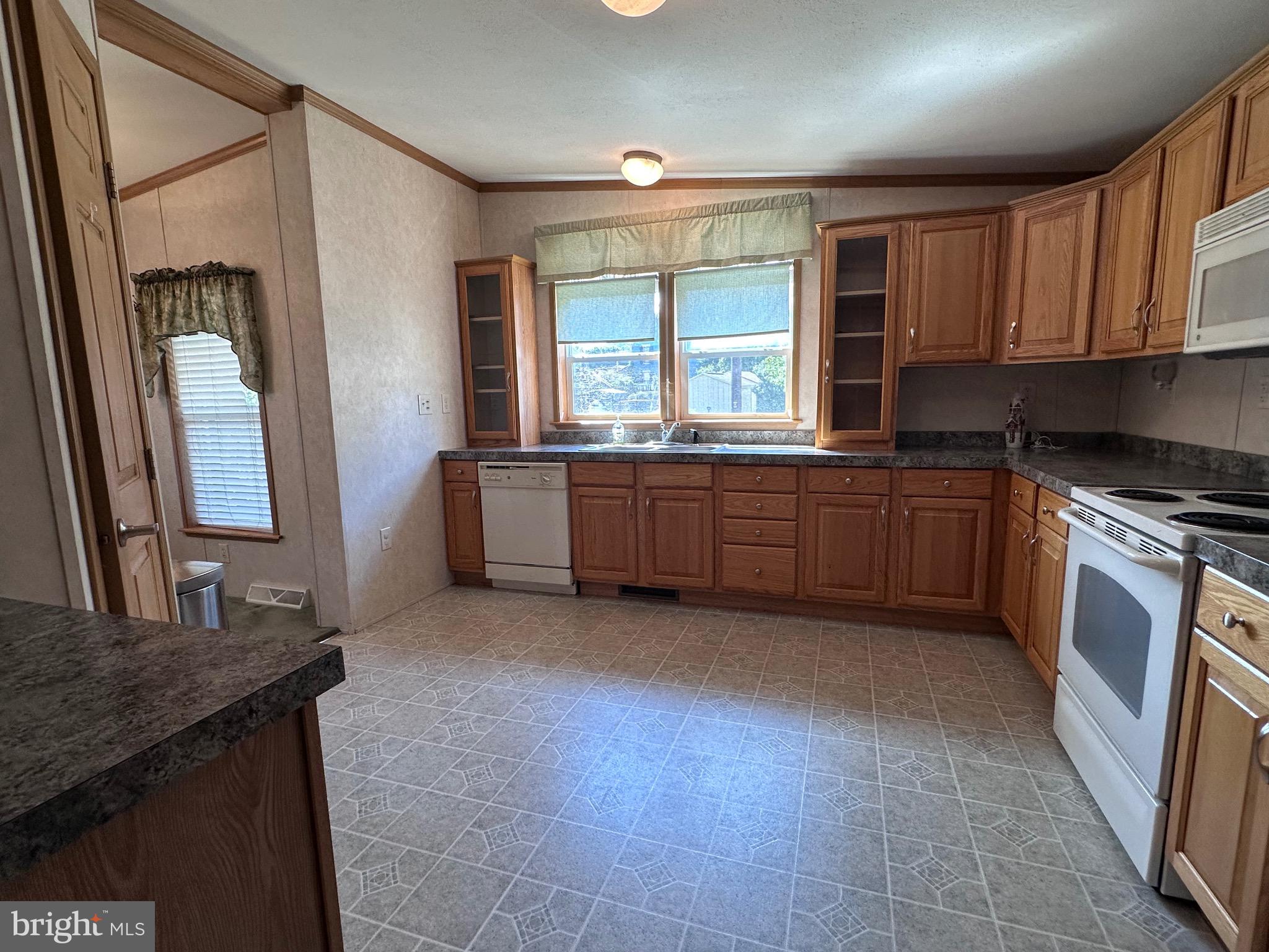 ETTERS - Commercial Sale