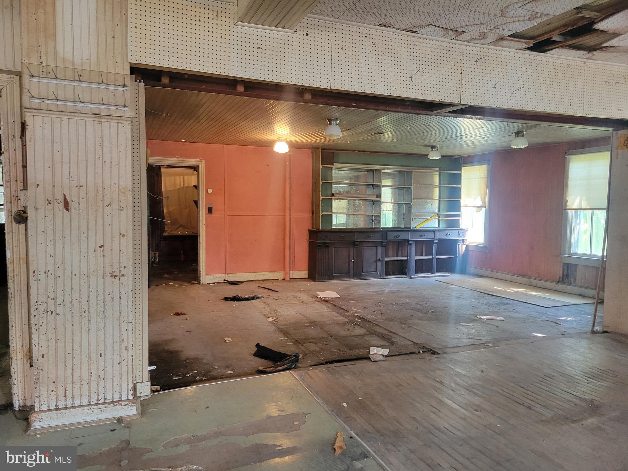 ETTERS - Commercial Sale