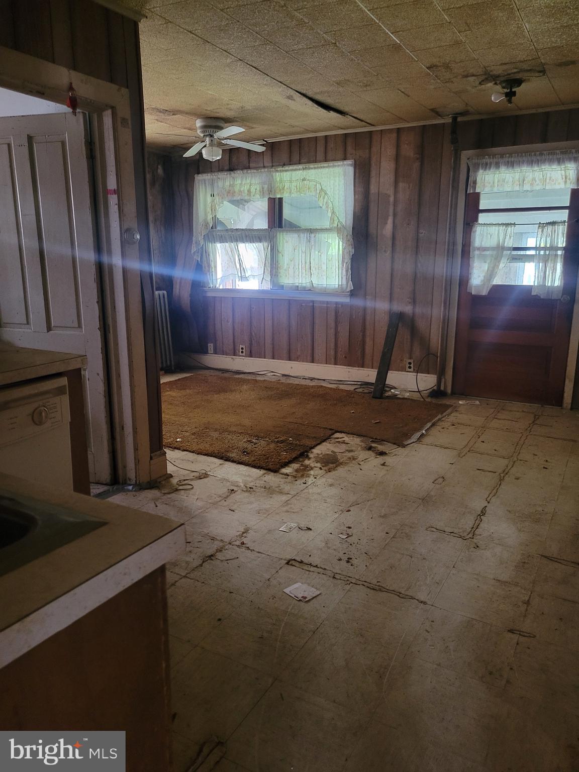 ETTERS - Commercial Sale