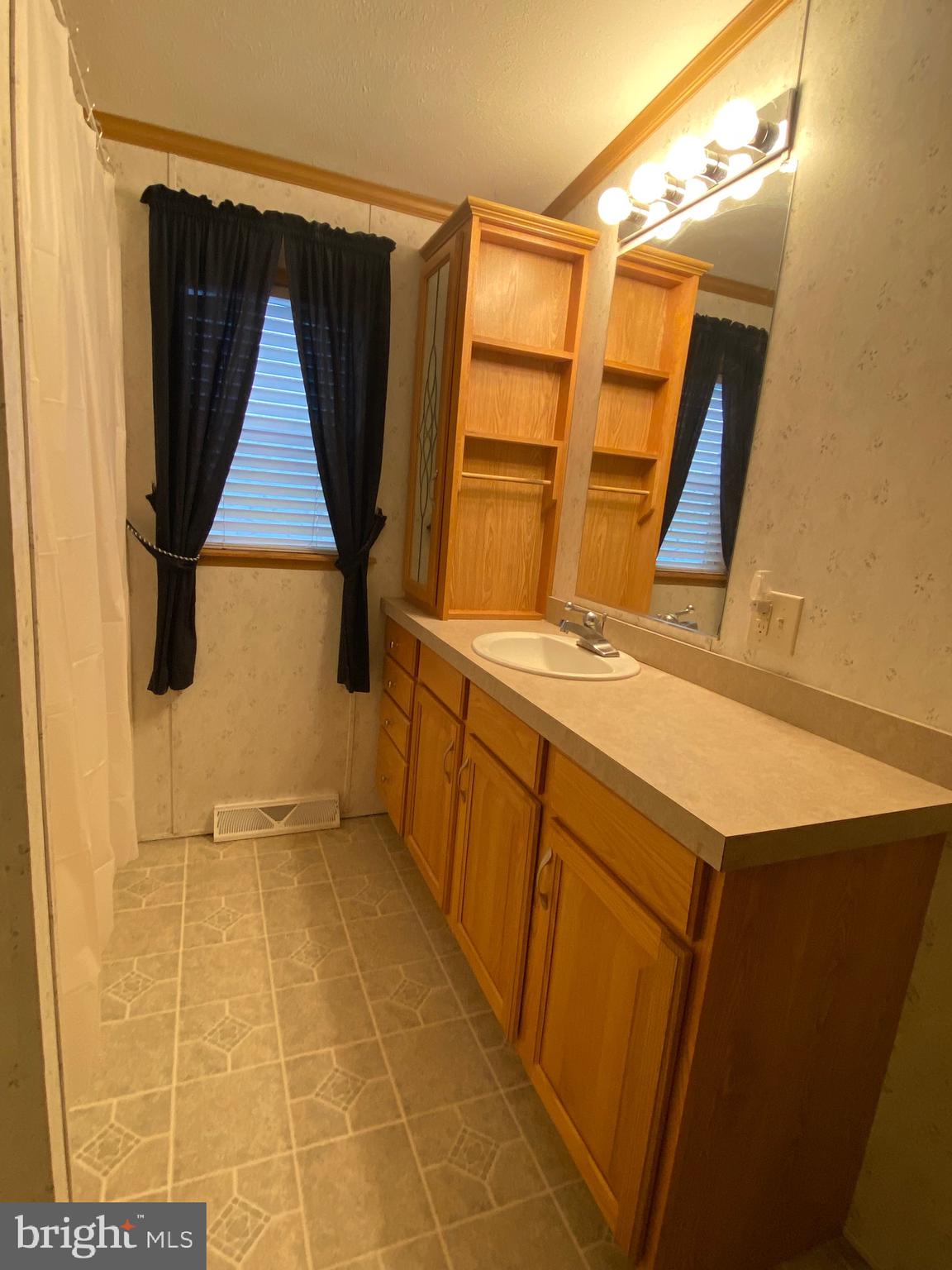 ETTERS - Commercial Sale